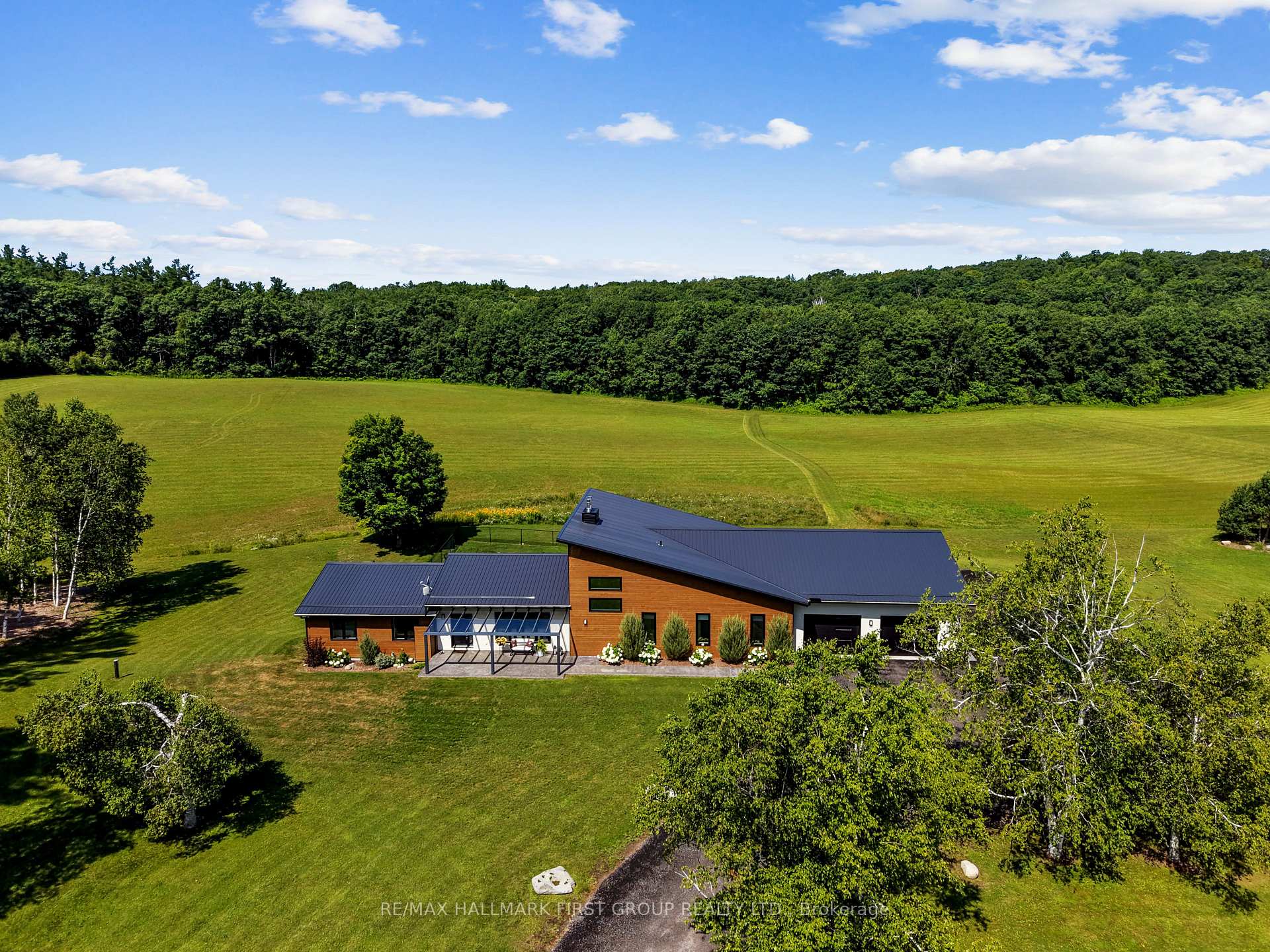 Photo 1 of 4566 Harwood Road, Hamilton Township, Rural Hamilton — HOMEH