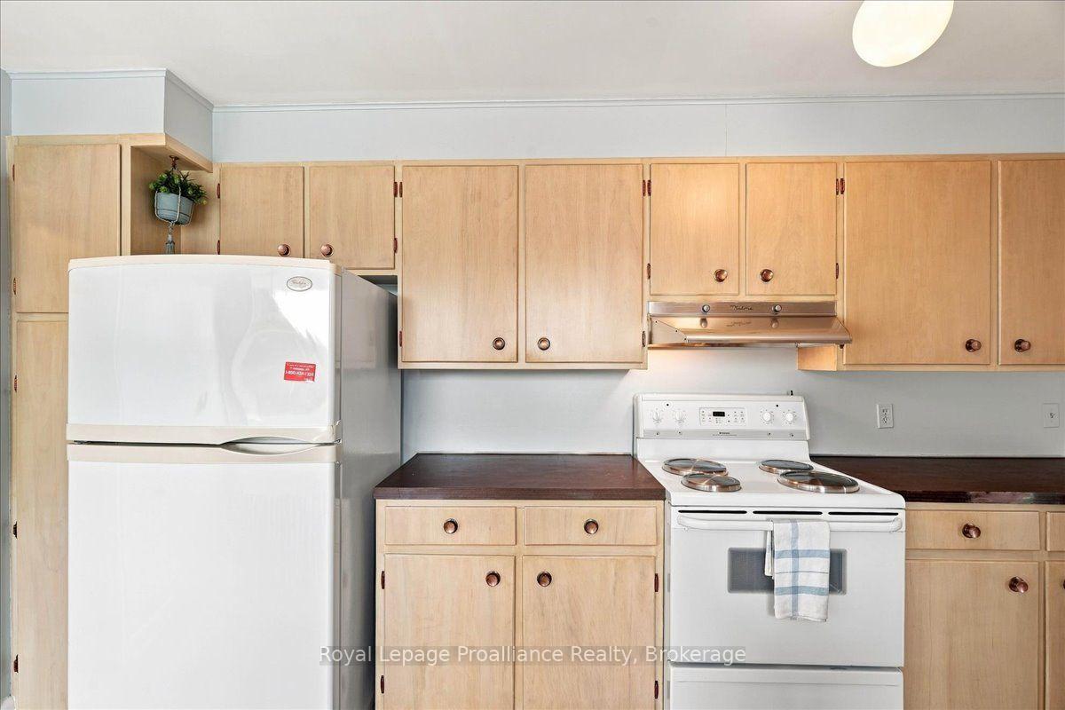 Photo 8 of 120 Sidney Crescent, Quinte West, Sidney Ward — HOMEH