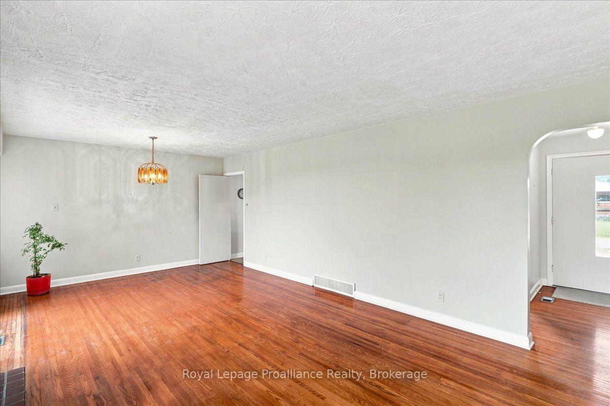 Photo 13 of 120 Sidney Crescent, Quinte West, Sidney Ward — HOMEH