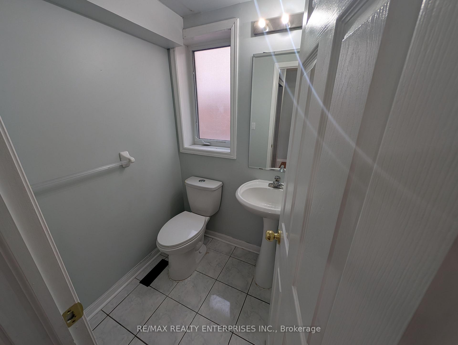 Photo 11 of 40 Sweetwood Circle, Brampton, Fletcher's Meadow — HOMEH