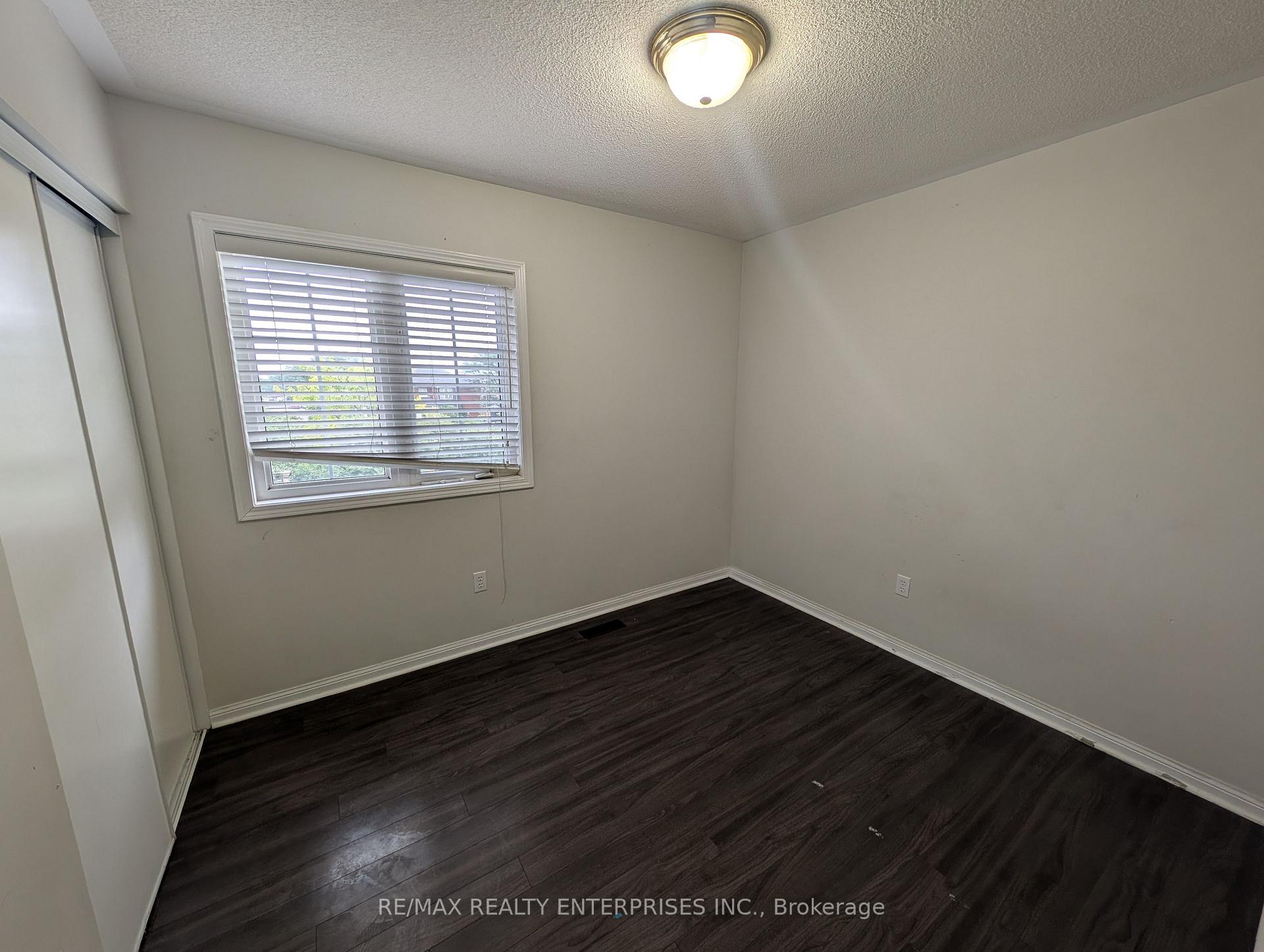 Photo 12 of 40 Sweetwood Circle, Brampton, Fletcher's Meadow — HOMEH