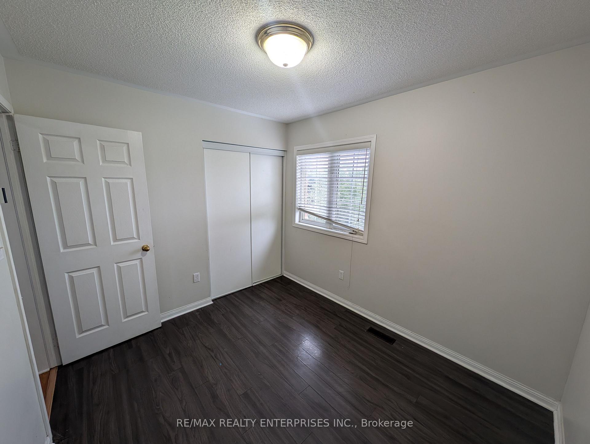 Photo 13 of 40 Sweetwood Circle, Brampton, Fletcher's Meadow — HOMEH