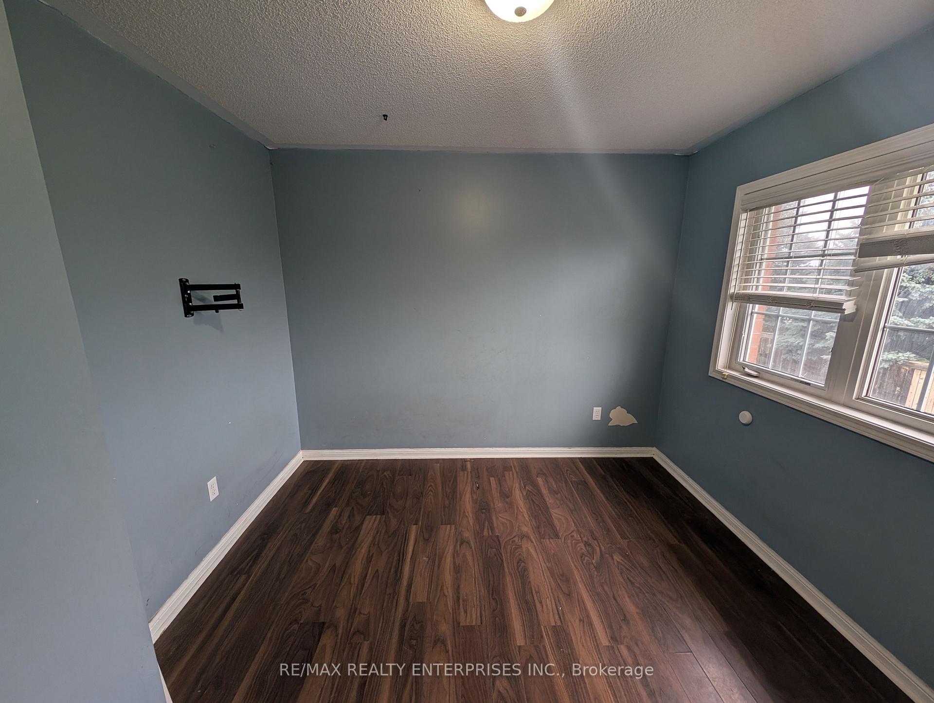 Photo 14 of 40 Sweetwood Circle, Brampton, Fletcher's Meadow — HOMEH