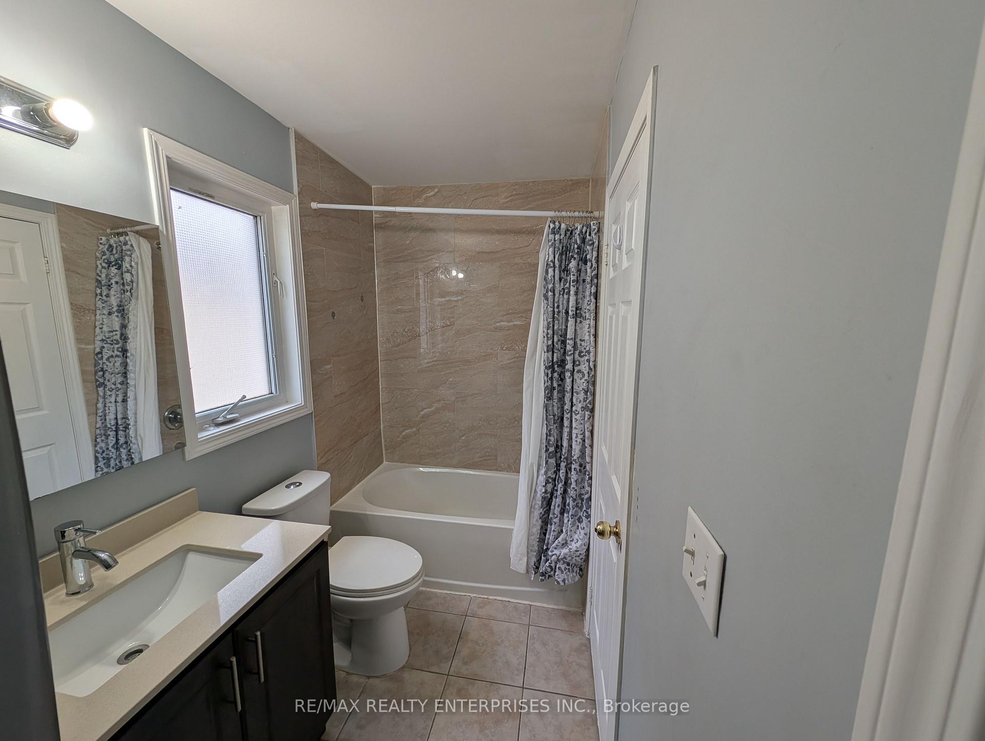 Photo 16 of 40 Sweetwood Circle, Brampton, Fletcher's Meadow — HOMEH