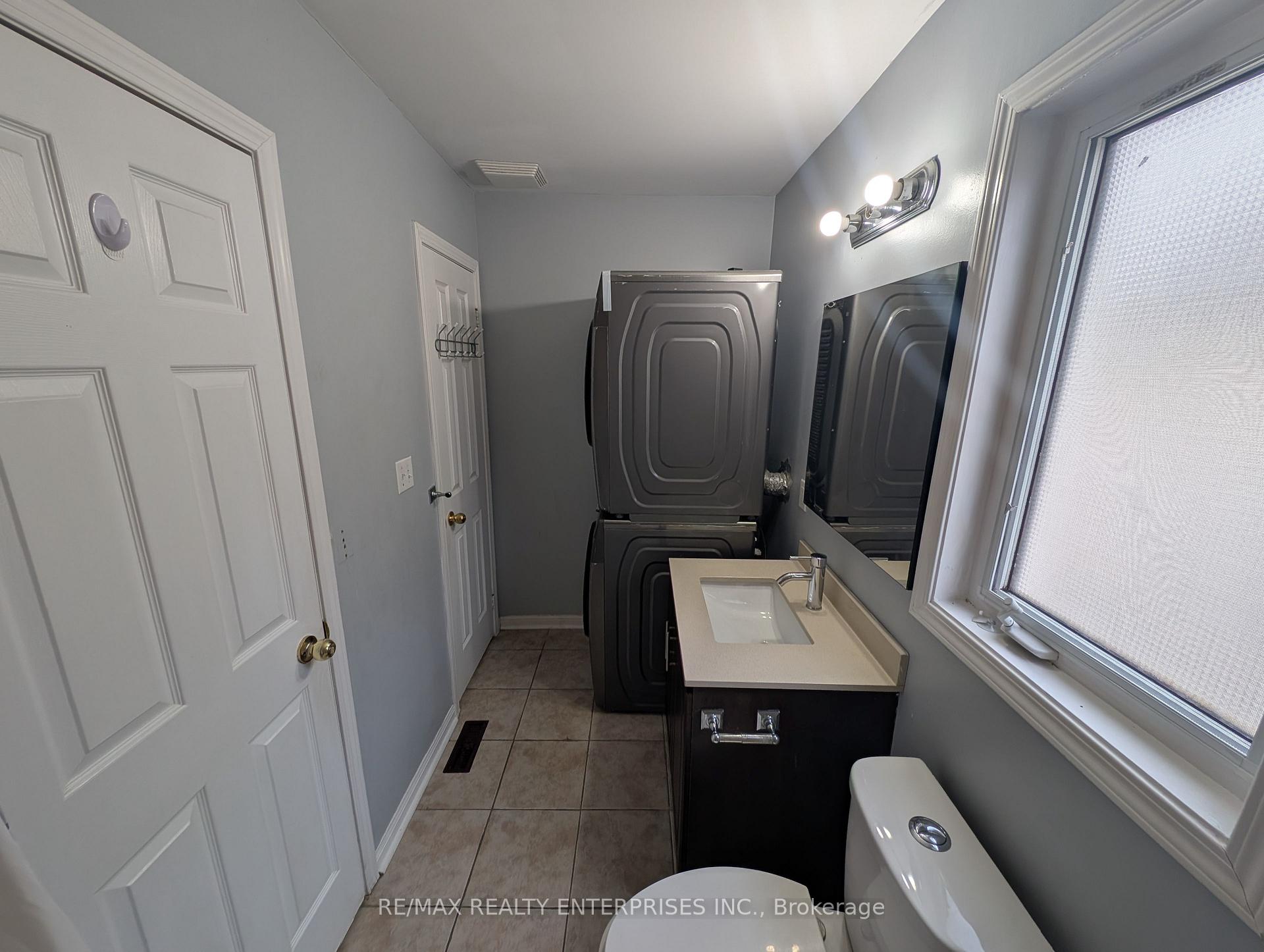 Photo 17 of 40 Sweetwood Circle, Brampton, Fletcher's Meadow — HOMEH