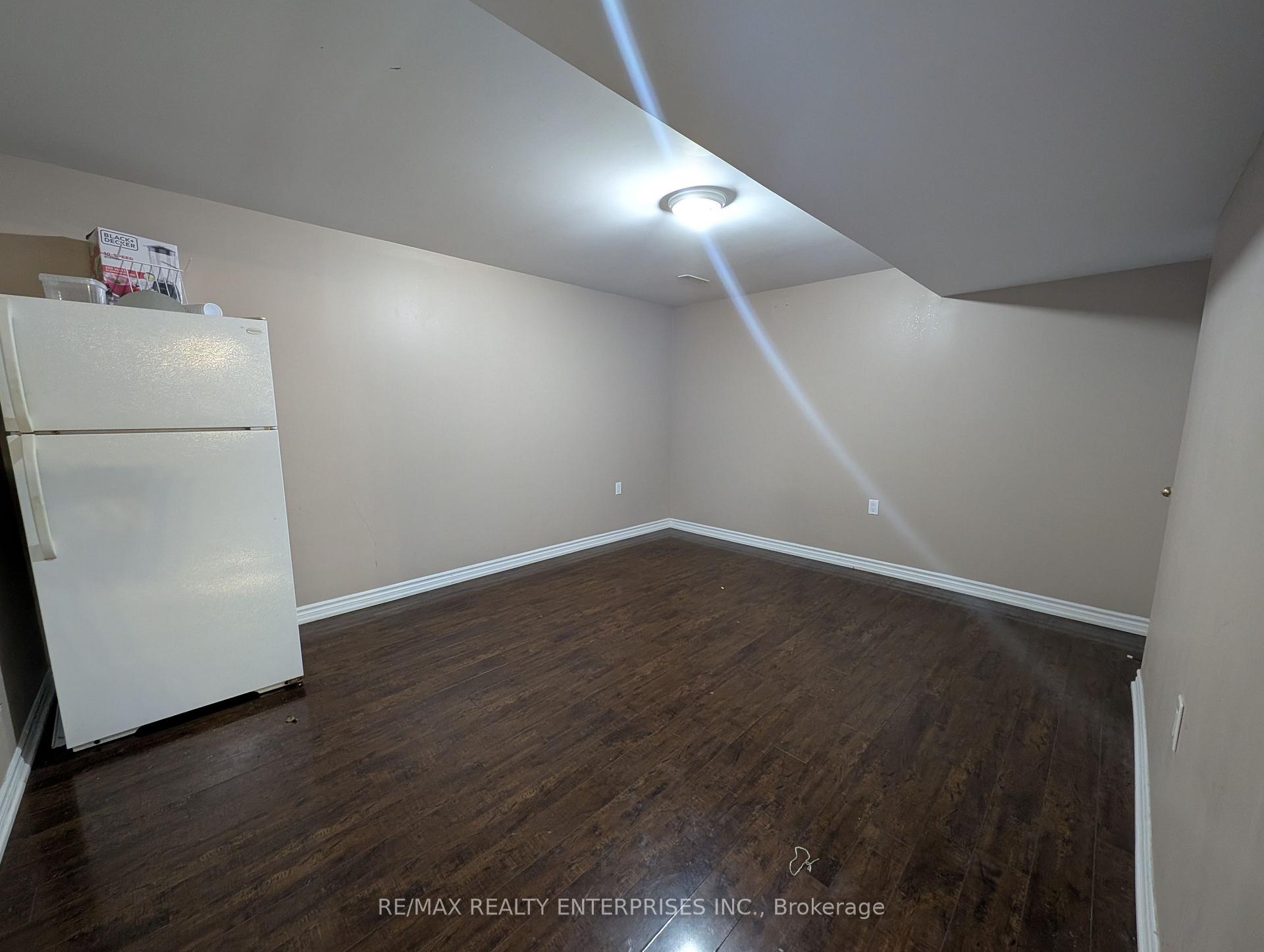 Photo 21 of 40 Sweetwood Circle, Brampton, Fletcher's Meadow — HOMEH