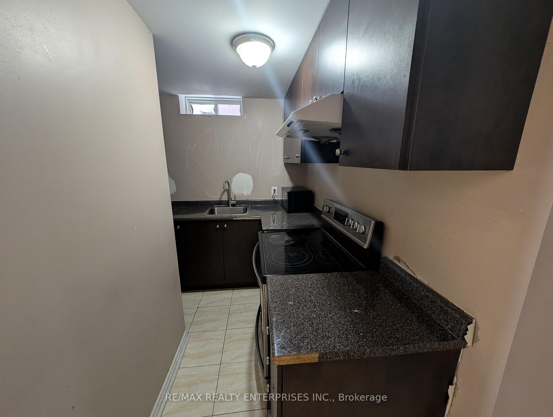 Photo 25 of 40 Sweetwood Circle, Brampton, Fletcher's Meadow — HOMEH