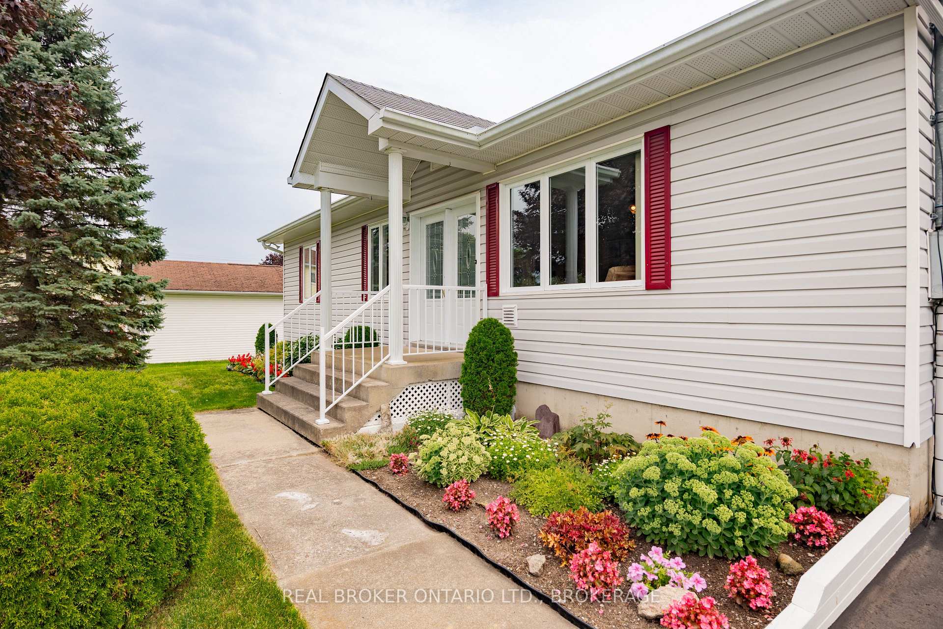 Photo 3 of 20392 Roy Crescent, South Glengarry, South Glengarry (Charlottenburgh) Twp — HOMEH