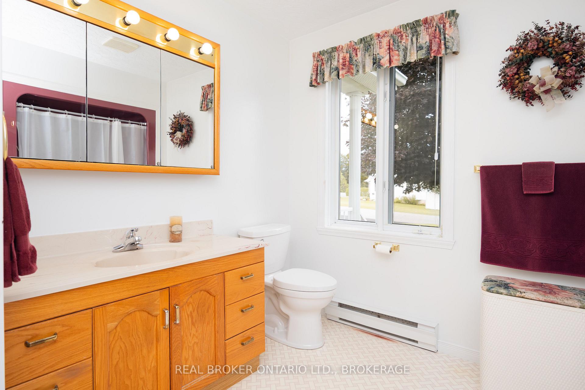 Photo 19 of 20392 Roy Crescent, South Glengarry, South Glengarry (Charlottenburgh) Twp — HOMEH