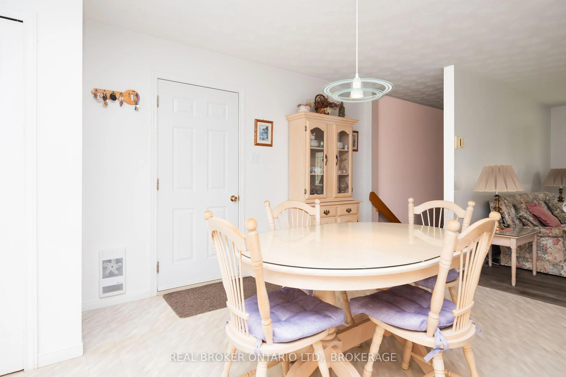 Photo 20 of 20392 Roy Crescent, South Glengarry, South Glengarry (Charlottenburgh) Twp — HOMEH