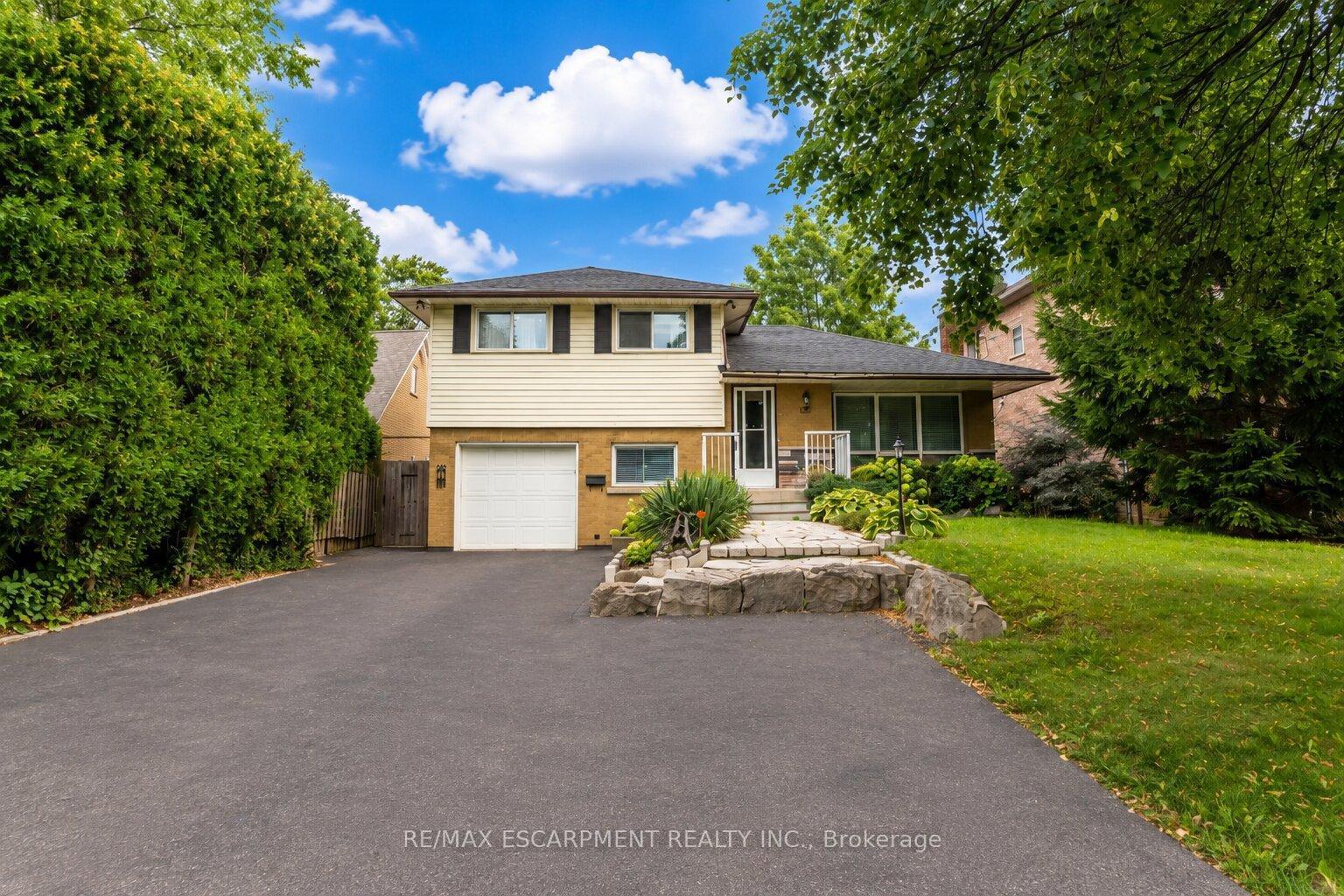 Photo 2 of 120 Stone Church Road W, Hamilton, Gourley — HOMEH