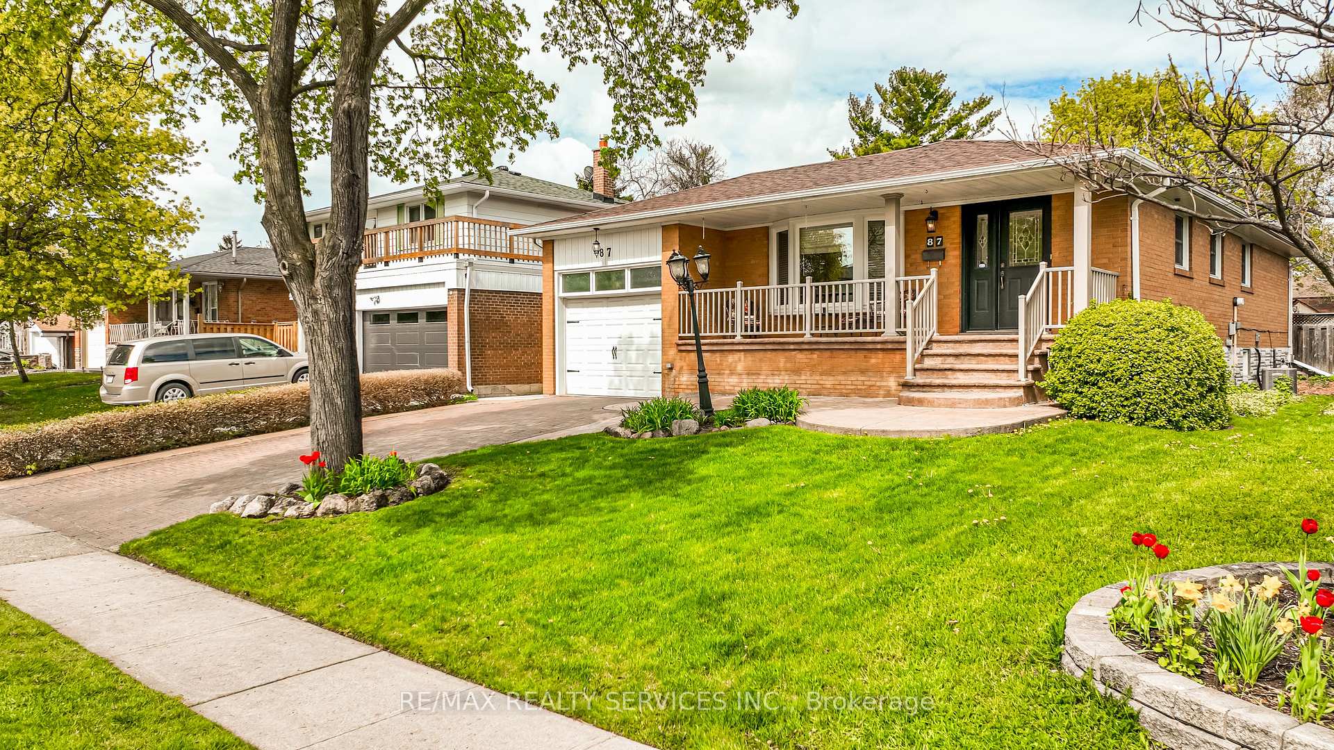 Photo 2 of 87 Ambleside Drive, Brampton, Brampton South — HOMEH
