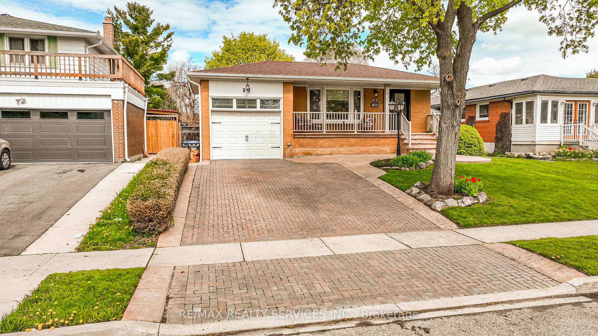 Photo 3 of 87 Ambleside Drive, Brampton, Brampton South — HOMEH