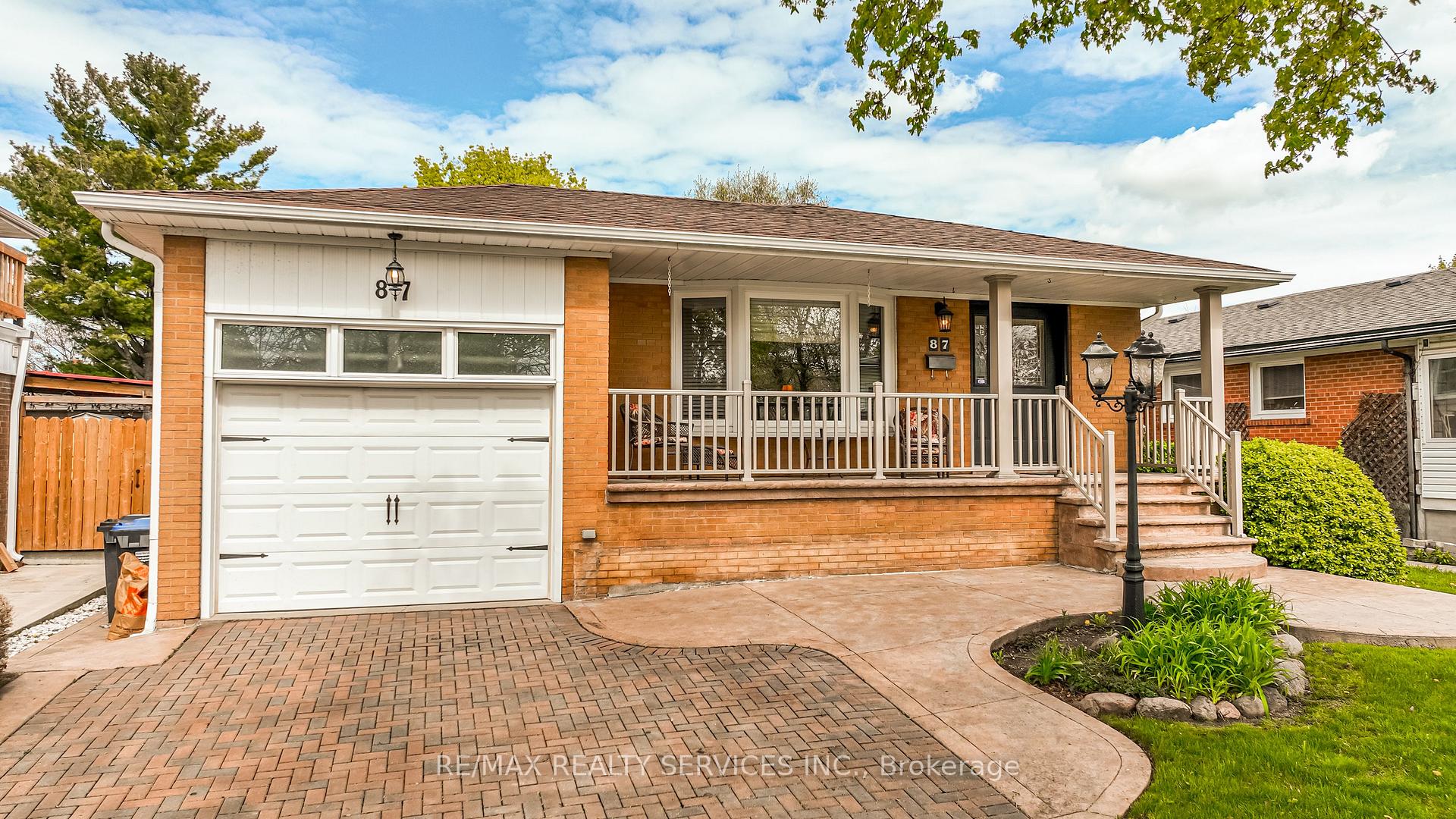 Photo 4 of 87 Ambleside Drive, Brampton, Brampton South — HOMEH