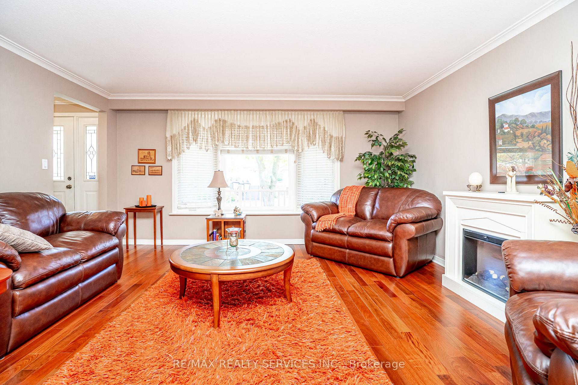 Photo 9 of 87 Ambleside Drive, Brampton, Brampton South — HOMEH