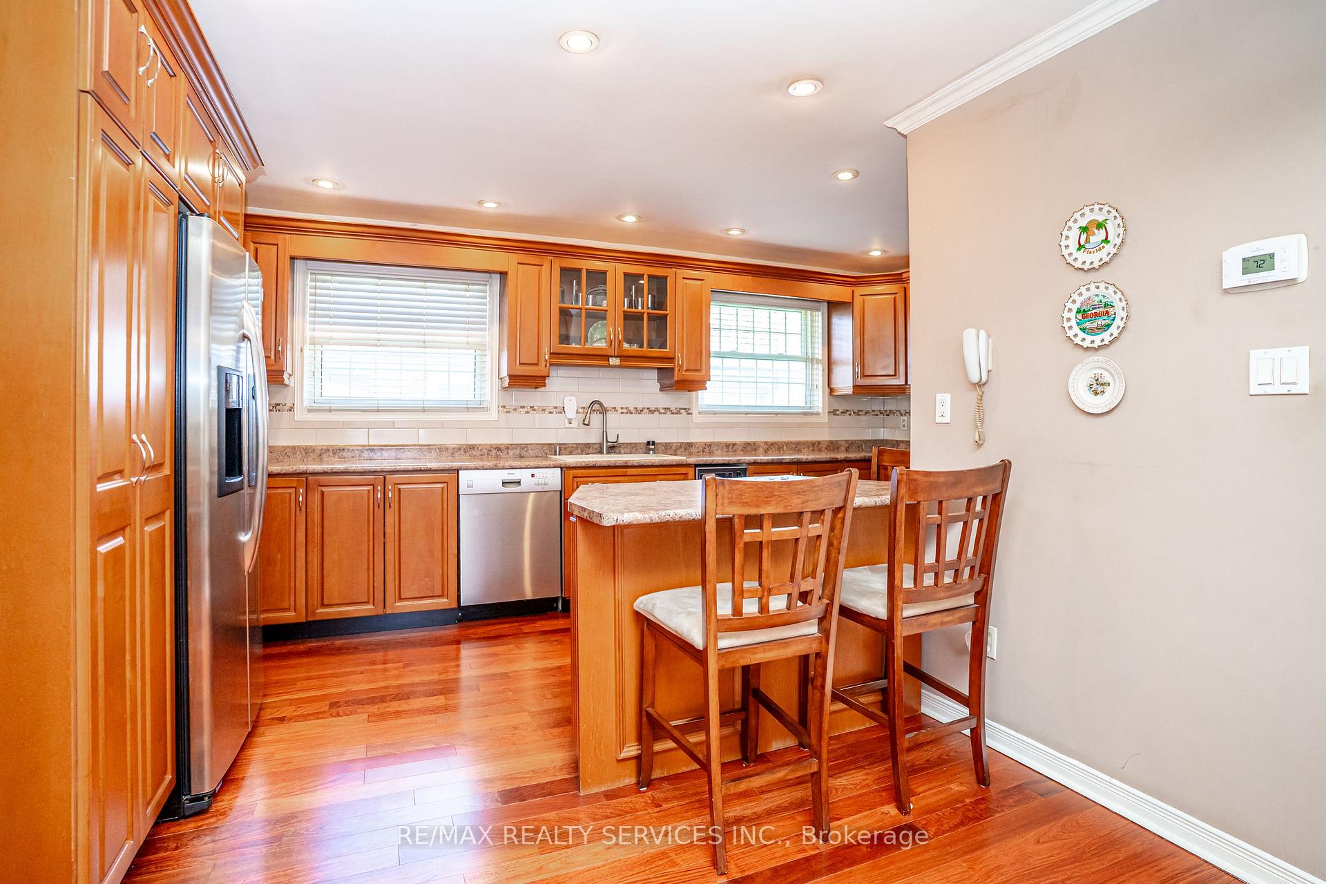Photo 12 of 87 Ambleside Drive, Brampton, Brampton South — HOMEH