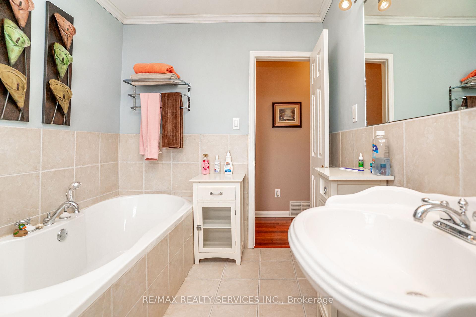 Photo 25 of 87 Ambleside Drive, Brampton, Brampton South — HOMEH