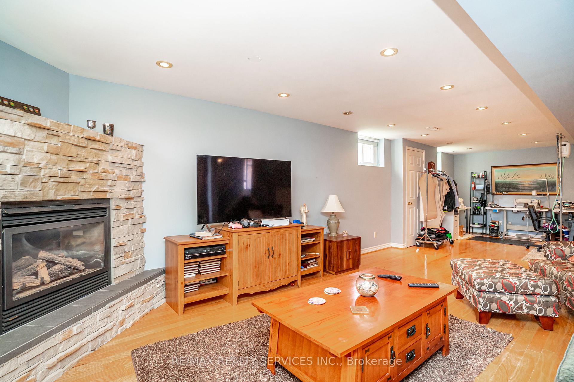 Photo 29 of 87 Ambleside Drive, Brampton, Brampton South — HOMEH