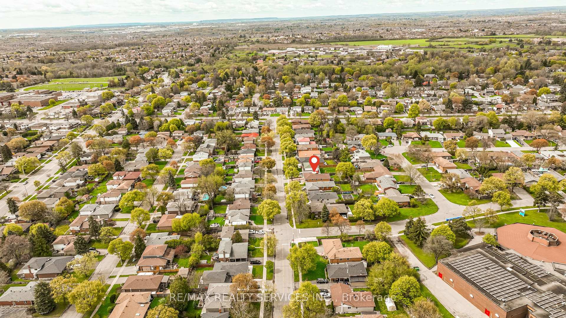 Photo 44 of 87 Ambleside Drive, Brampton, Brampton South — HOMEH