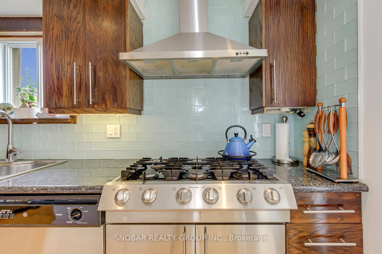 Photo 13 of 84 Allenby Avenue, Etobicoke, Elms-Old Rexdale — HOMEH