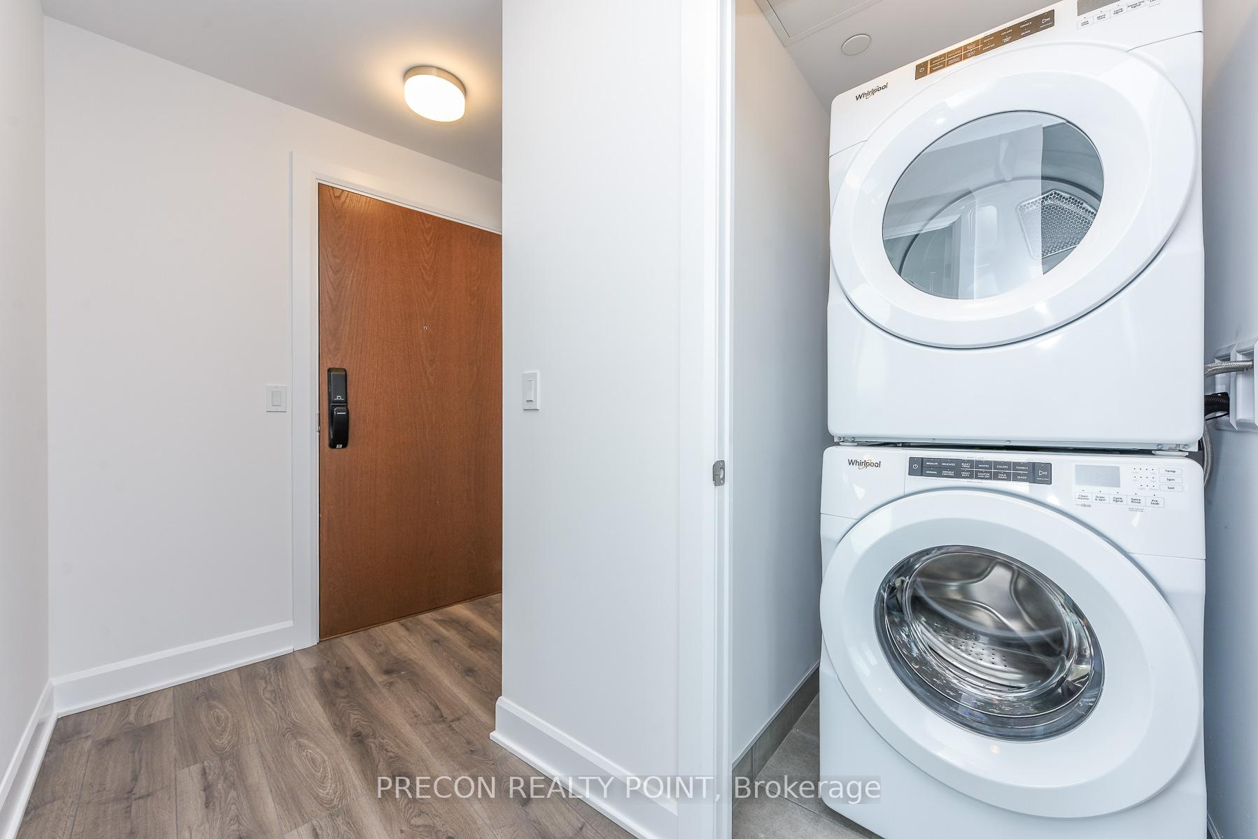 Photo 15 of Unit 1401, 3240 William Coltson Avenue E, Oakville, Joshua Meadows — HOMEH