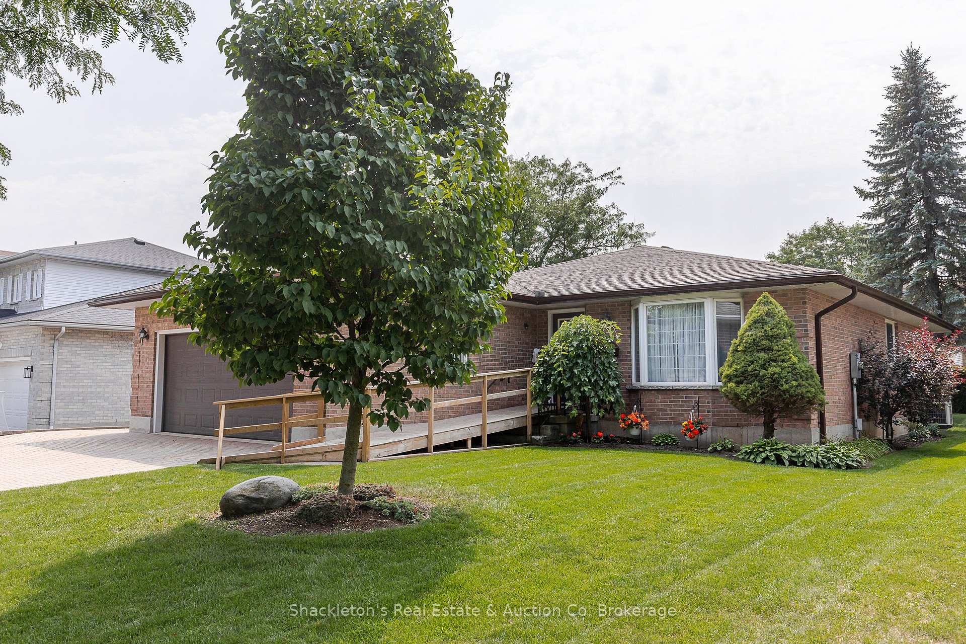 Photo 2 of 229 Briarhill Drive, Stratford — HOMEH
