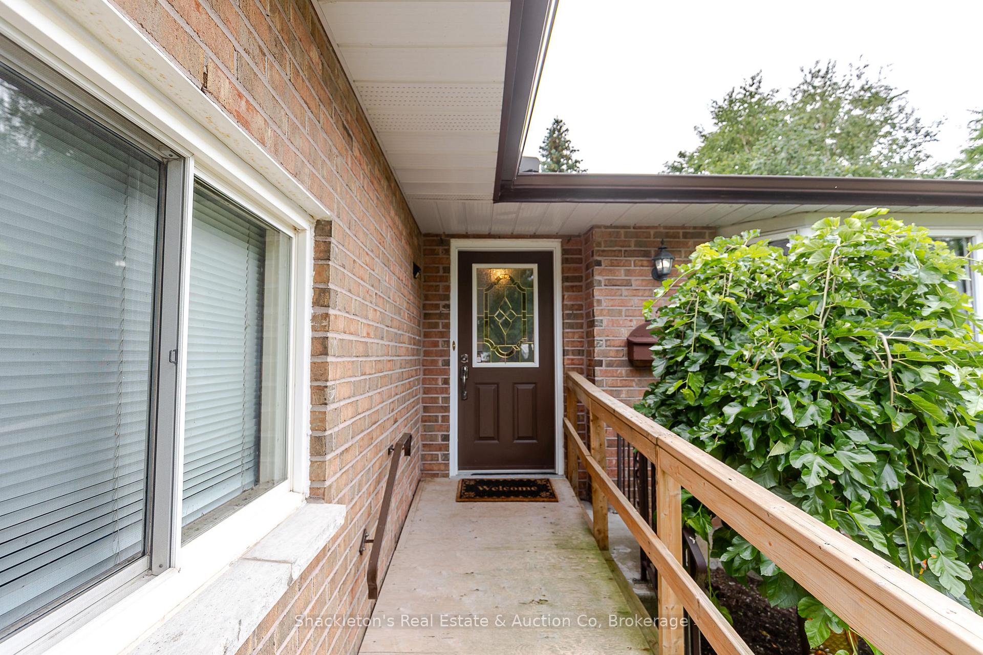 Photo 3 of 229 Briarhill Drive, Stratford — HOMEH