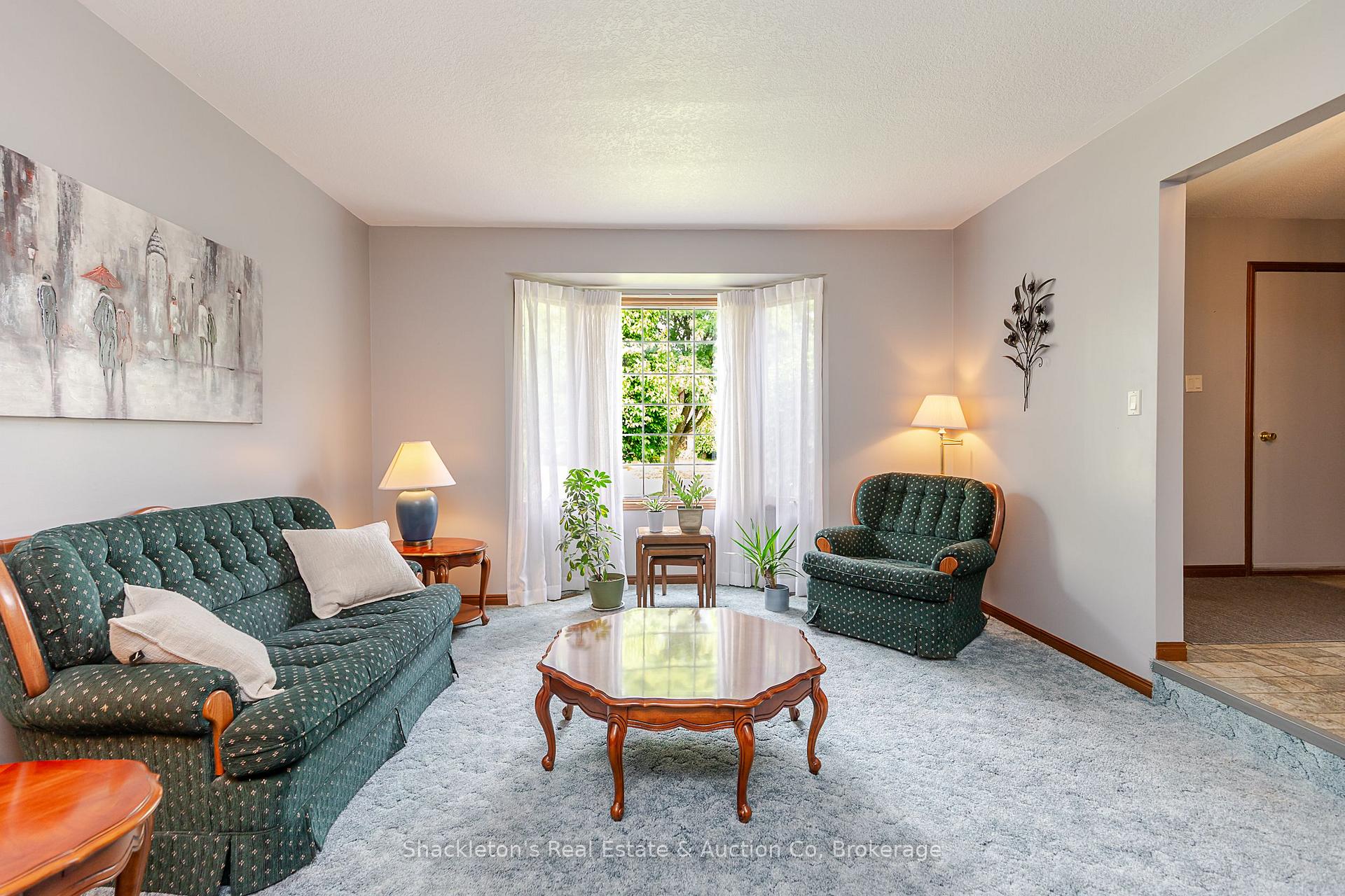 Photo 8 of 229 Briarhill Drive, Stratford — HOMEH