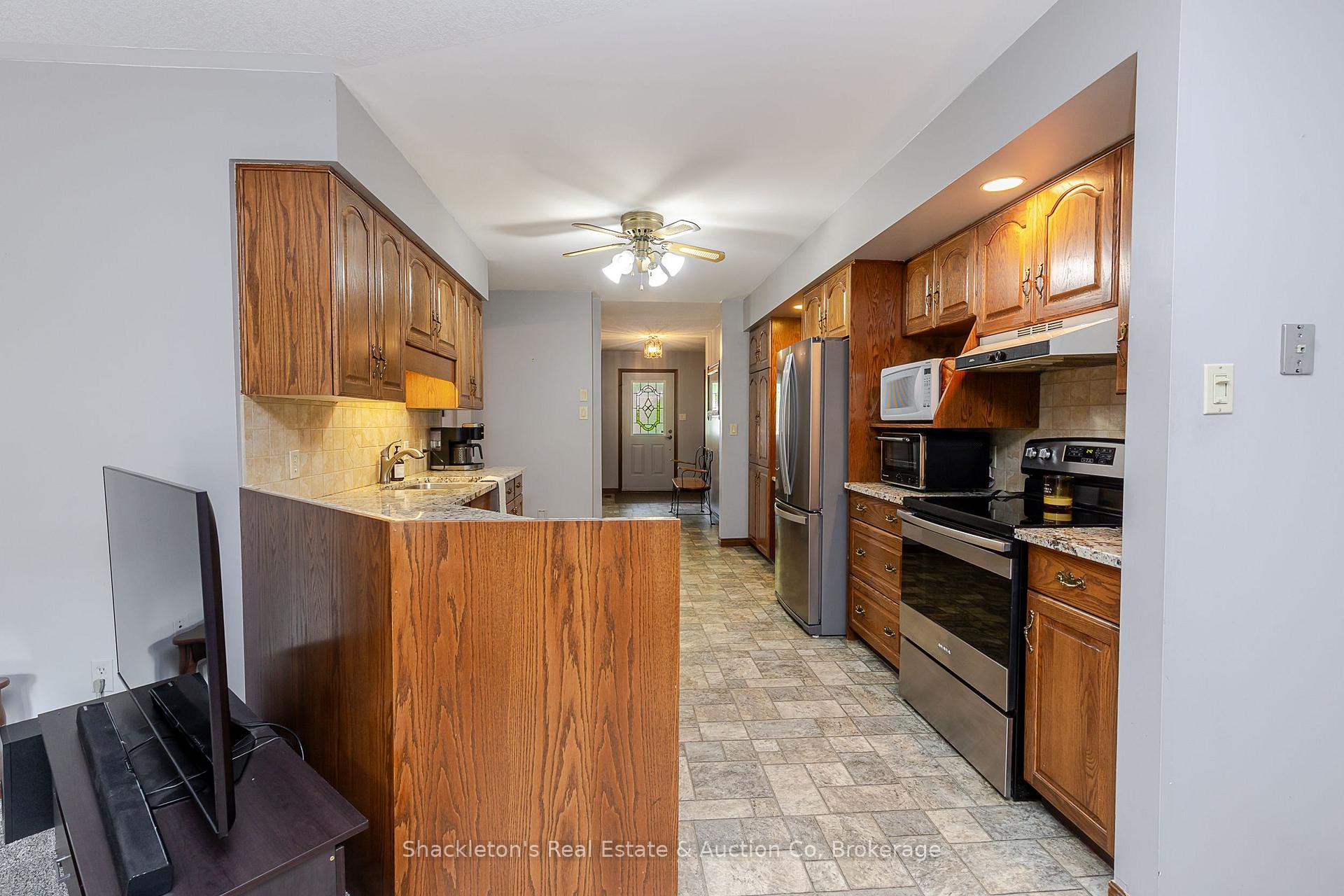 Photo 16 of 229 Briarhill Drive, Stratford — HOMEH