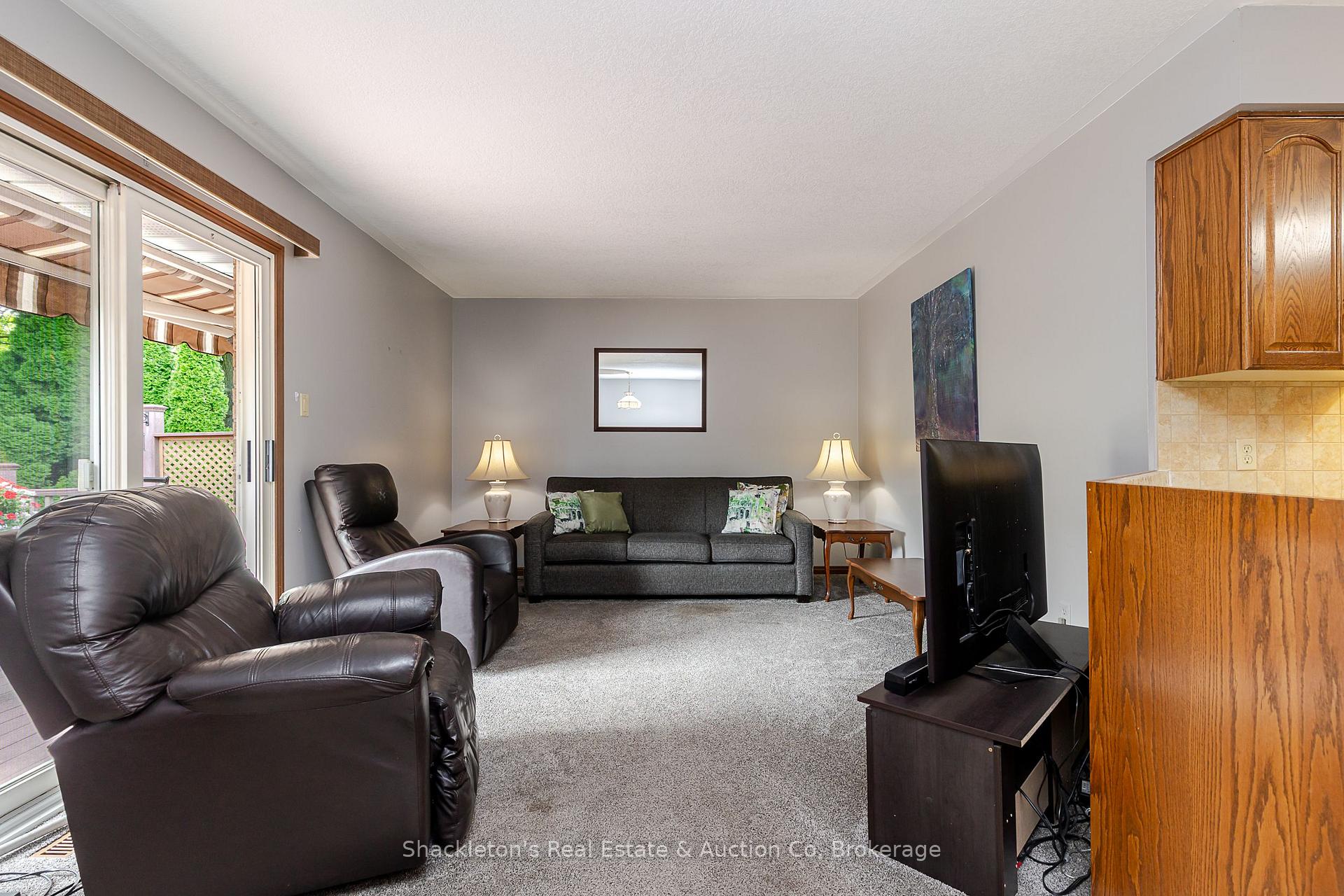 Photo 18 of 229 Briarhill Drive, Stratford — HOMEH