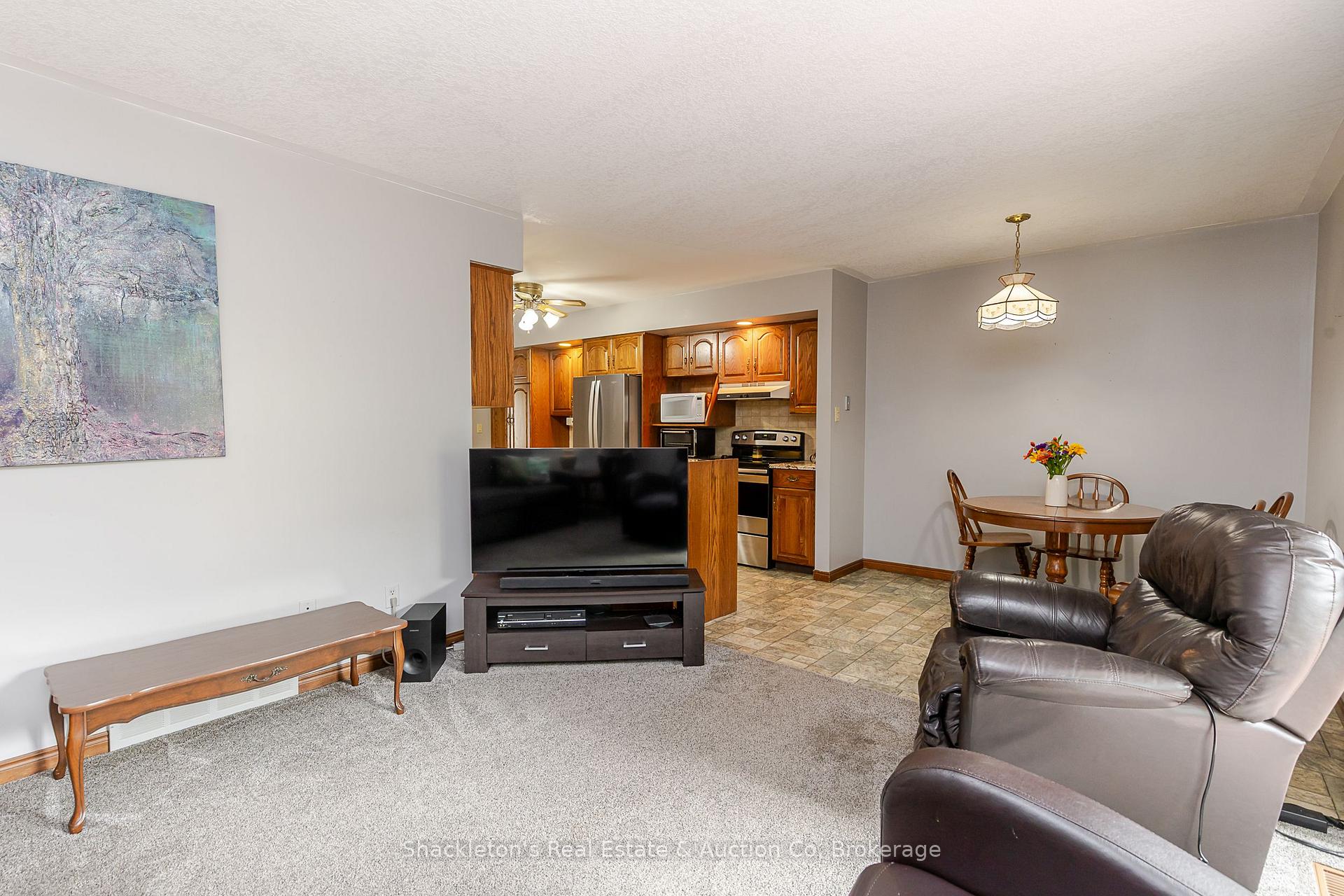 Photo 21 of 229 Briarhill Drive, Stratford — HOMEH