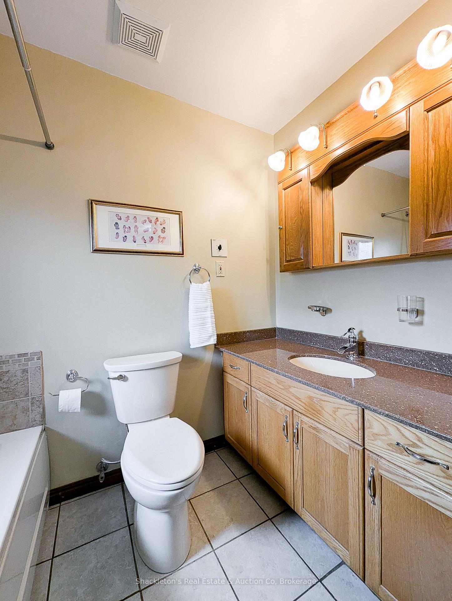 Photo 23 of 229 Briarhill Drive, Stratford — HOMEH