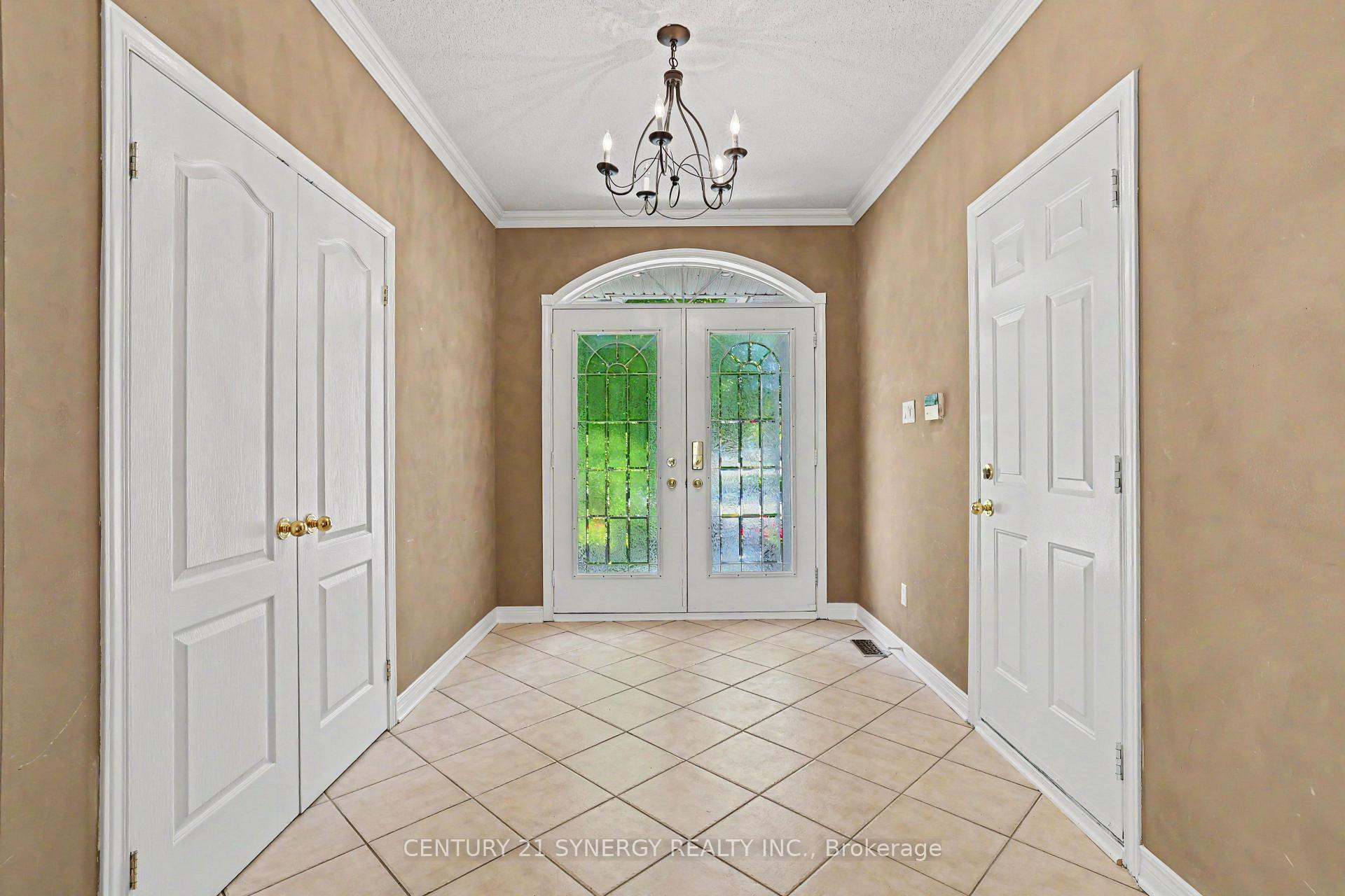 Photo 4 of 17 Warnock Court, Ottawa, Carson Meadows — HOMEH