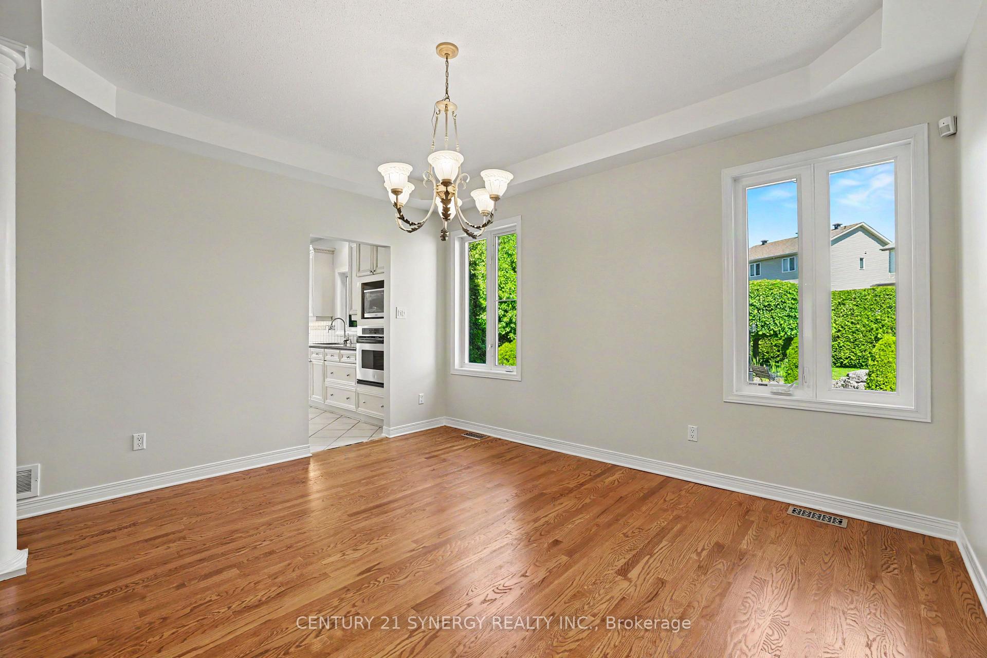 Photo 11 of 17 Warnock Court, Ottawa, Carson Meadows — HOMEH