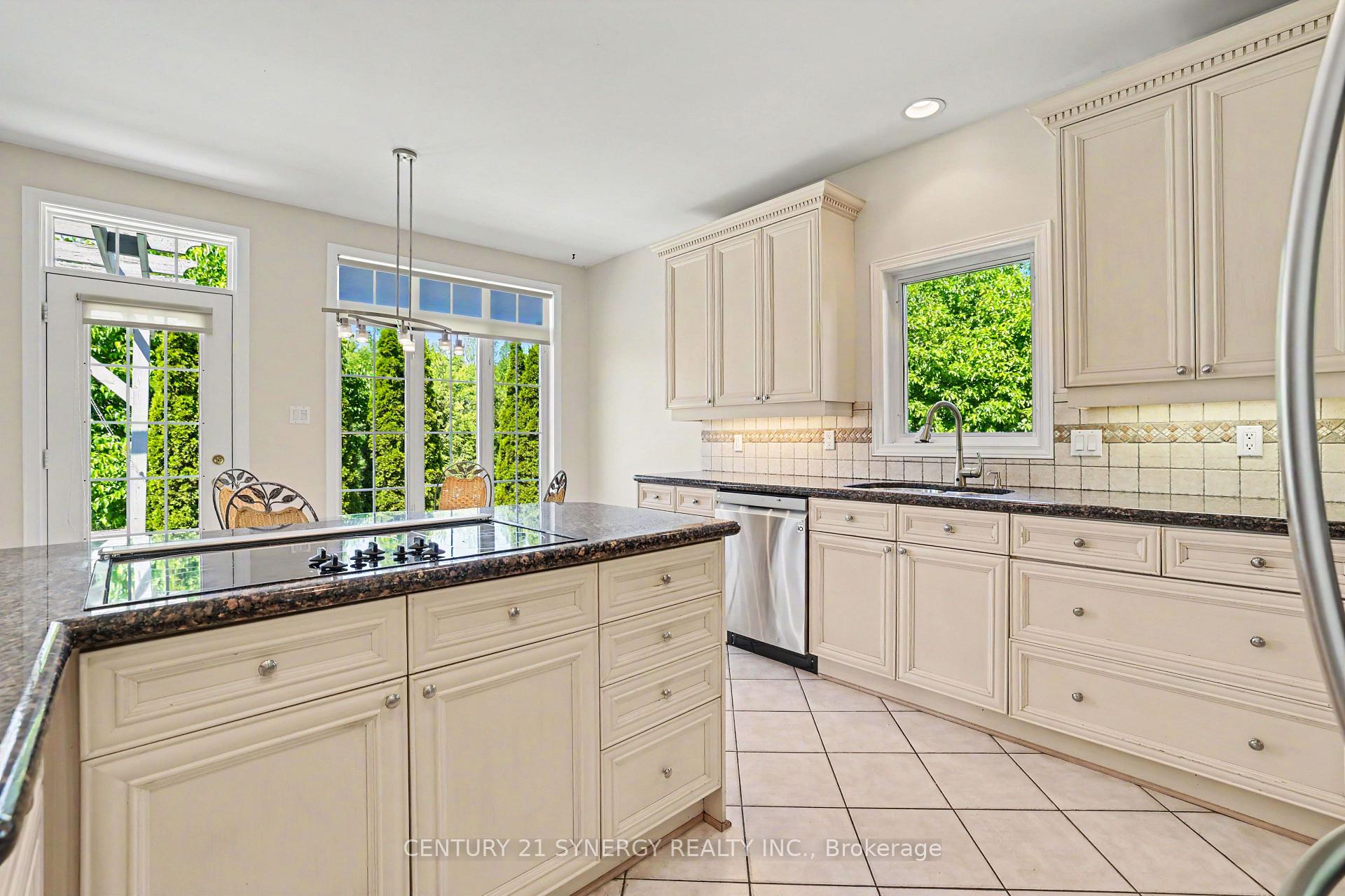 Photo 12 of 17 Warnock Court, Ottawa, Carson Meadows — HOMEH
