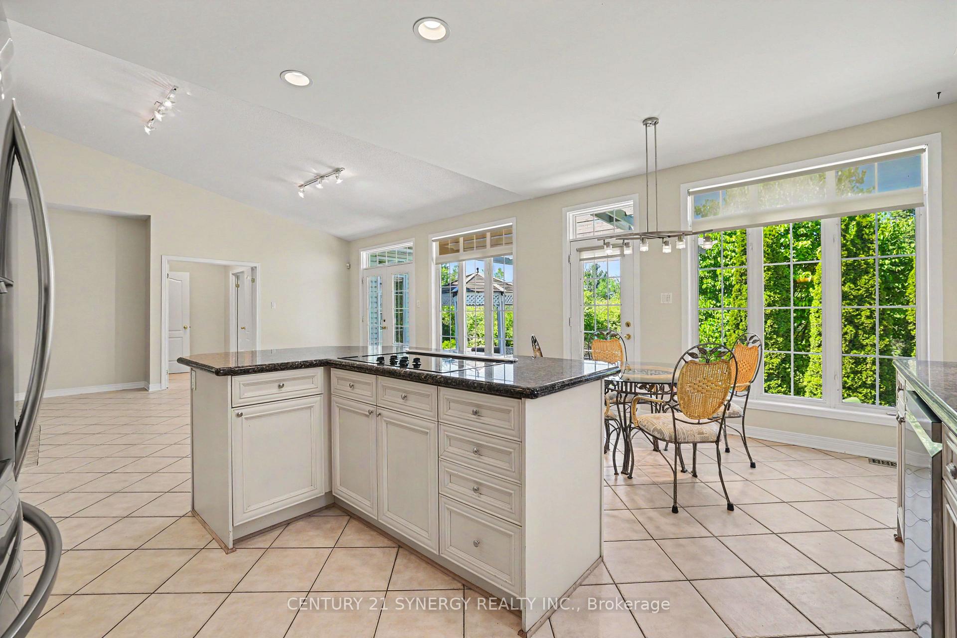 Photo 13 of 17 Warnock Court, Ottawa, Carson Meadows — HOMEH