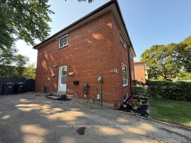 Photo 47 of 2464 Brookhurst Road, Mississauga, Clarkson — HOMEH