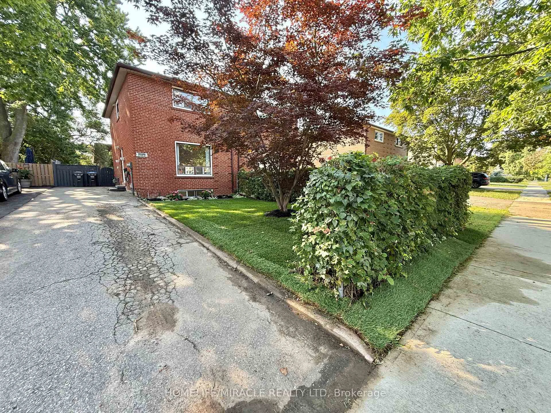 Photo 3 of 2464 Brookhurst Road, Mississauga, Clarkson — HOMEH