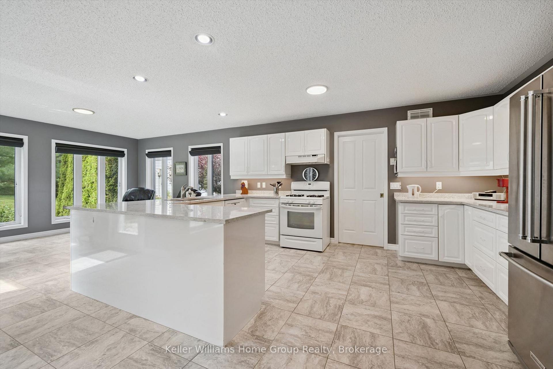 Photo 9 of 90 White Bark Way, Centre Wellington, Belwood — HOMEH