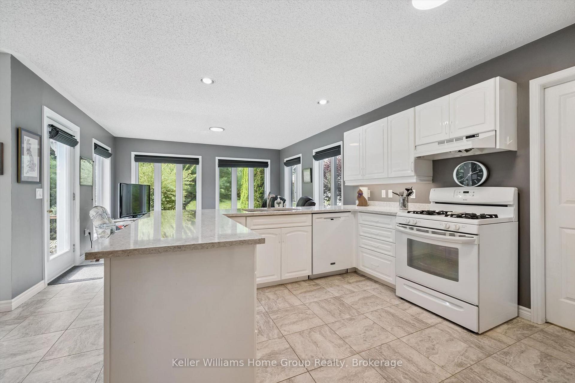 Photo 10 of 90 White Bark Way, Centre Wellington, Belwood — HOMEH
