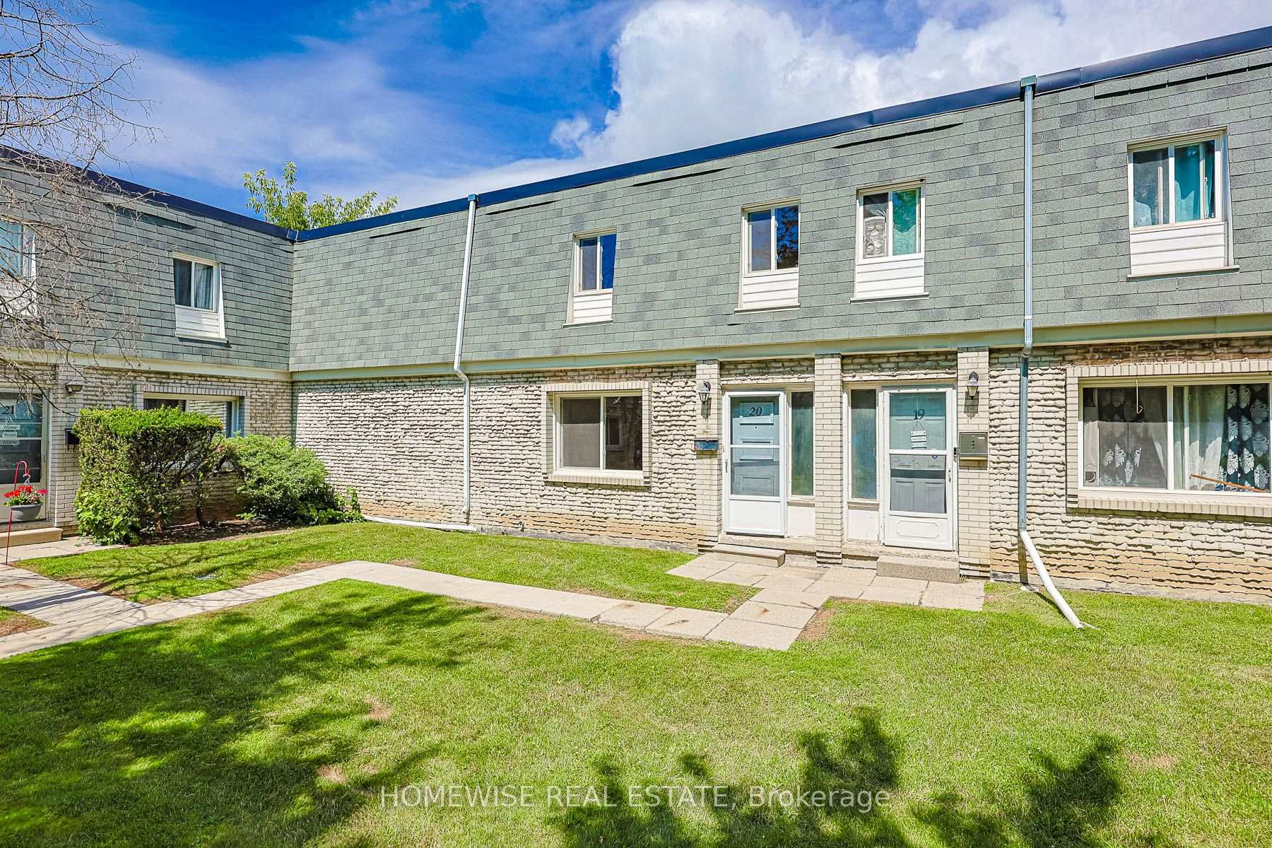 Photo 1 of Unit 20, 1350 Winding Trail, Mississauga, Applewood — HOMEH