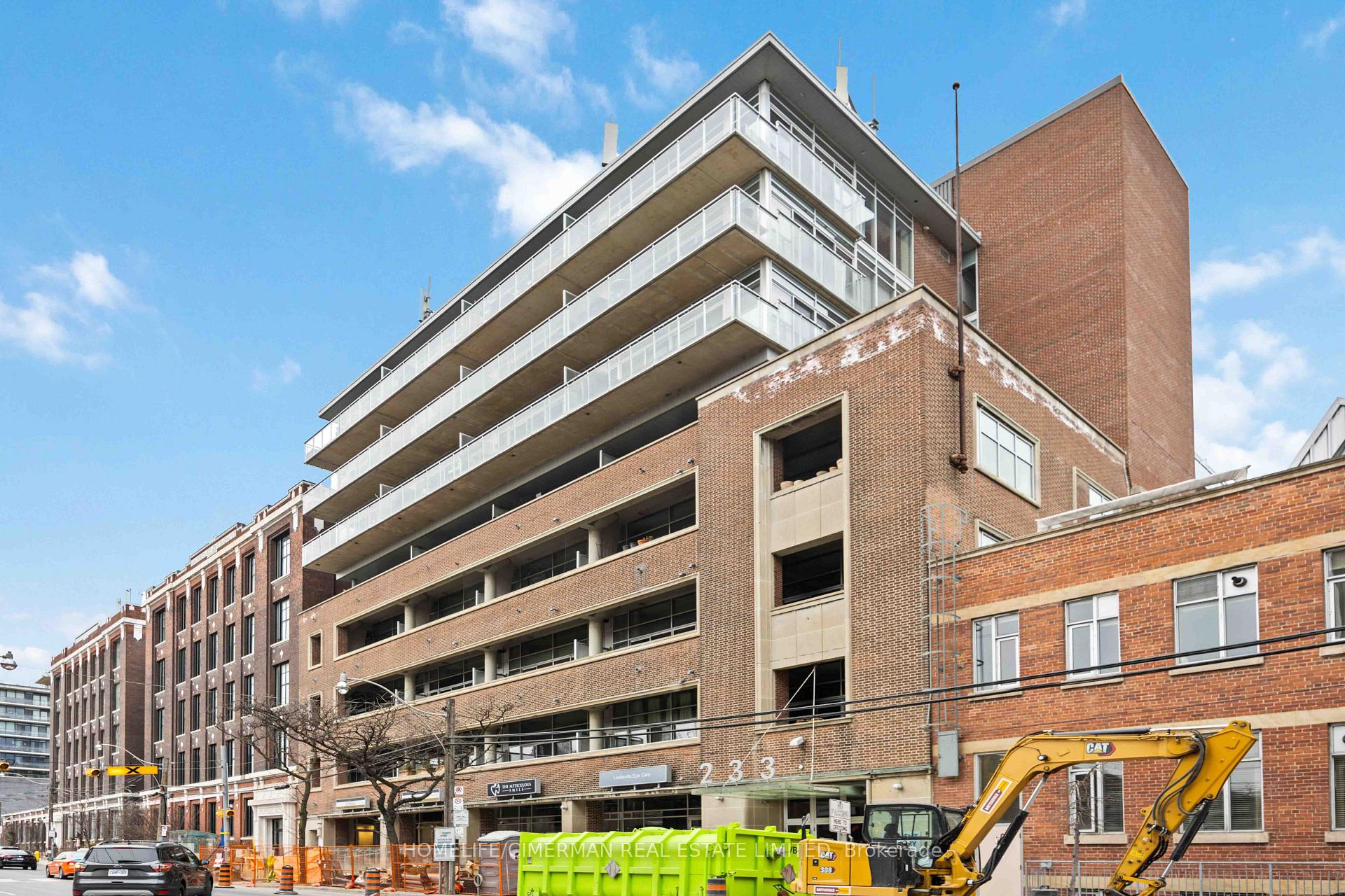 Front of Unit 814, 233 Carlaw Avenue