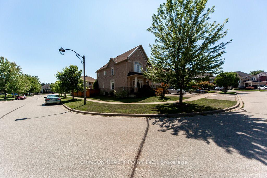 Photo 2 of 2304 Canterbury Crescent, Pickering, Brock Ridge — HOMEH