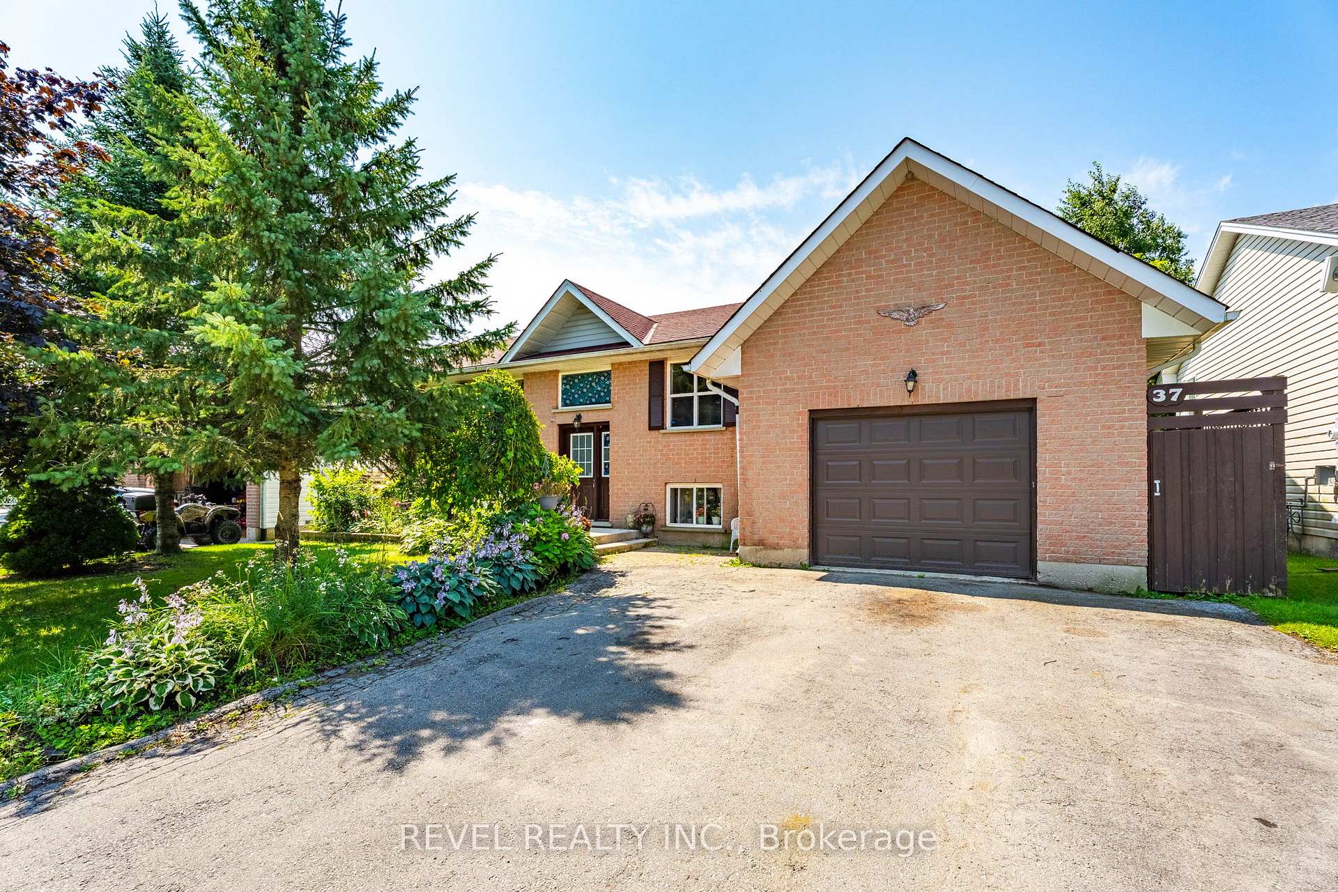 Photo 2 of 37 Wilson Crescent, Southgate — HOMEH