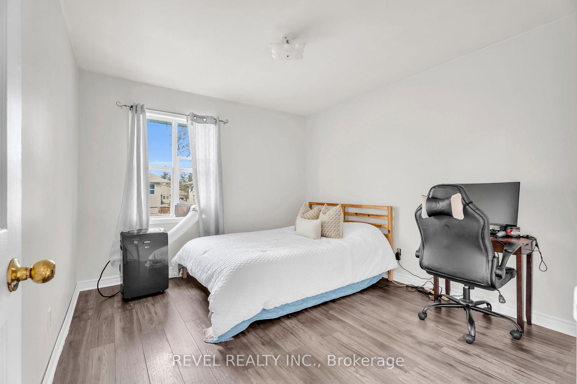 Photo 20 of 37 Wilson Crescent, Southgate — HOMEH