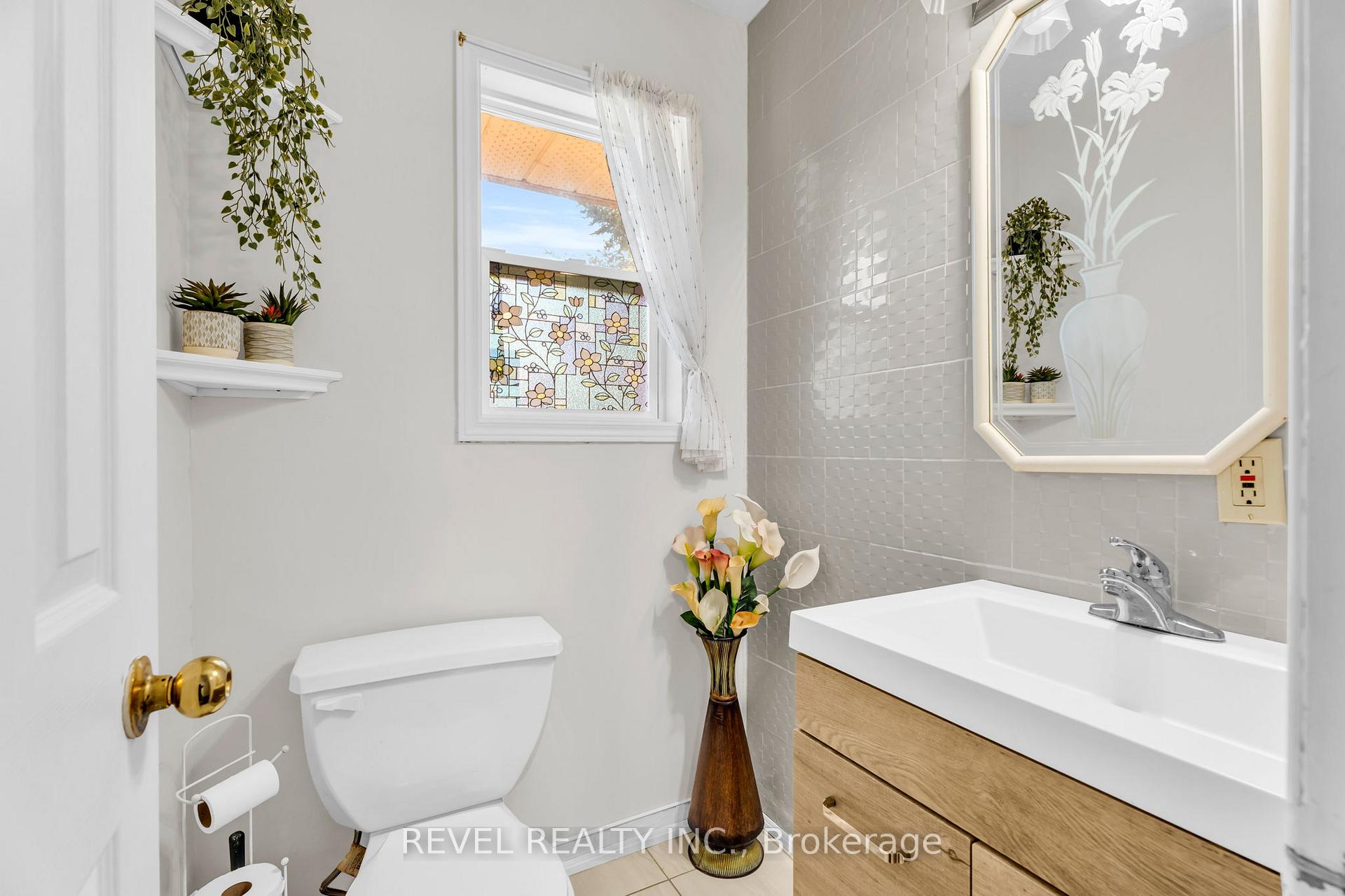 Photo 23 of 37 Wilson Crescent, Southgate — HOMEH