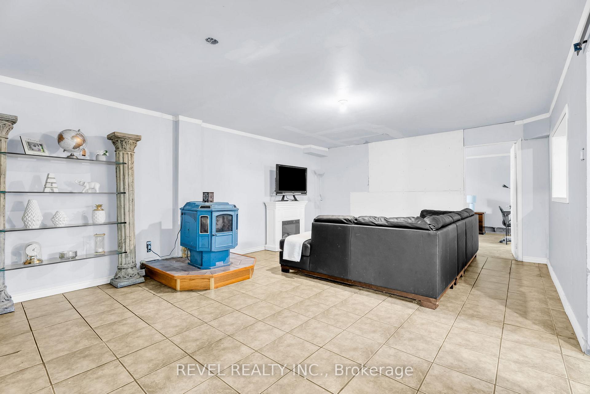Photo 25 of 37 Wilson Crescent, Southgate — HOMEH