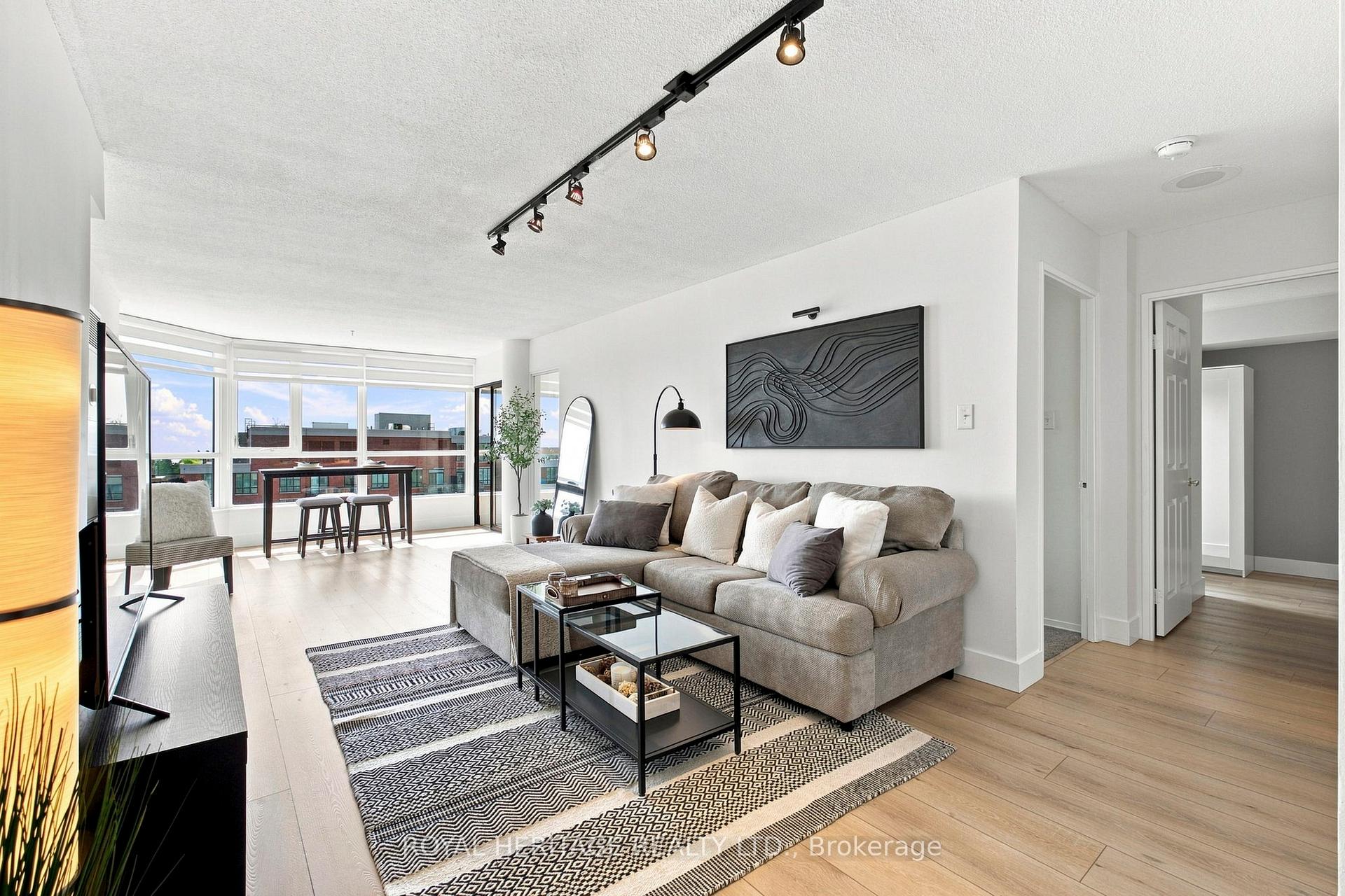 Photo 7 of Unit 906, 3233 Eglinton Avenue E, Scarborough, Scarborough Village — HOMEH