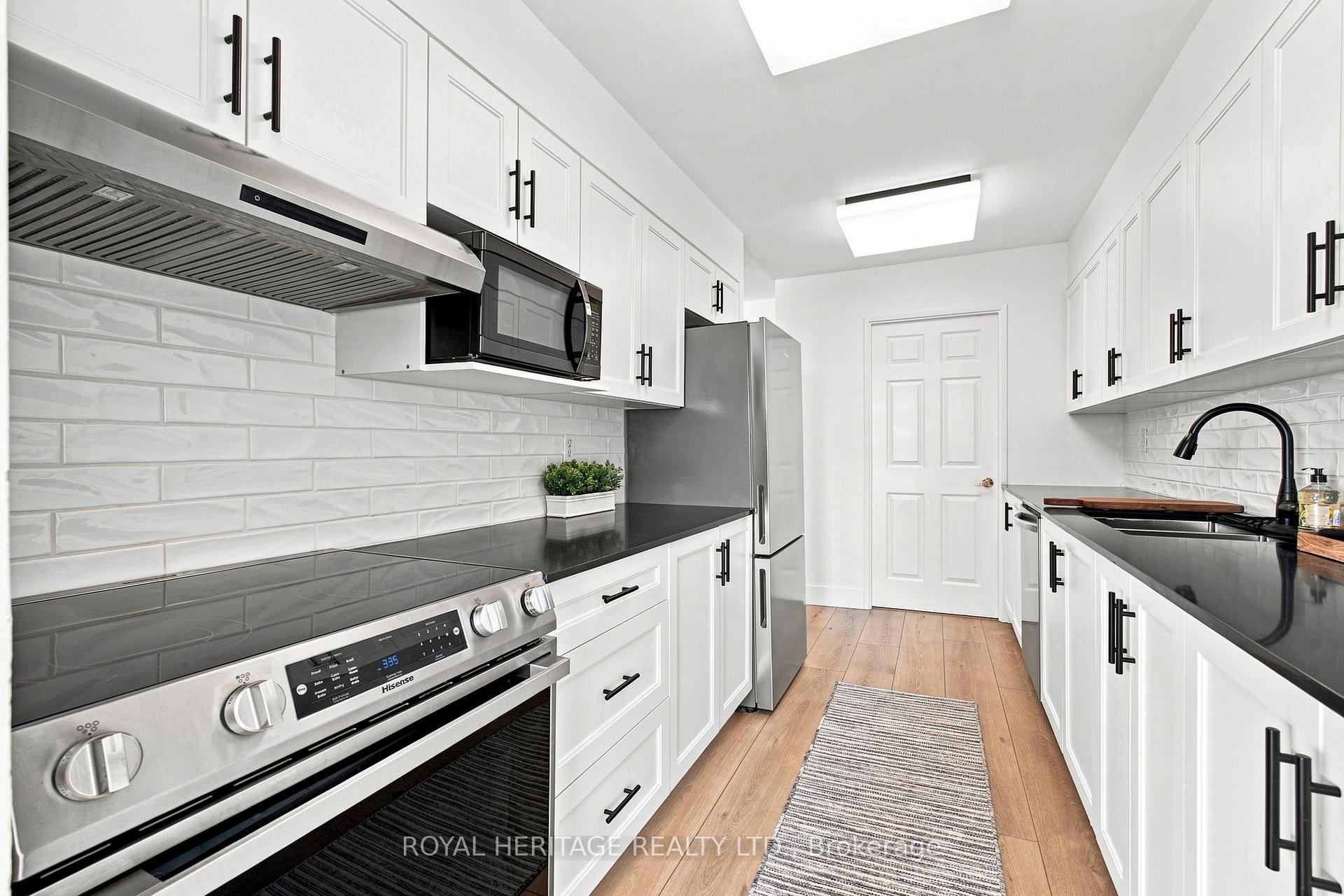 Photo 23 of Unit 906, 3233 Eglinton Avenue E, Scarborough, Scarborough Village — HOMEH