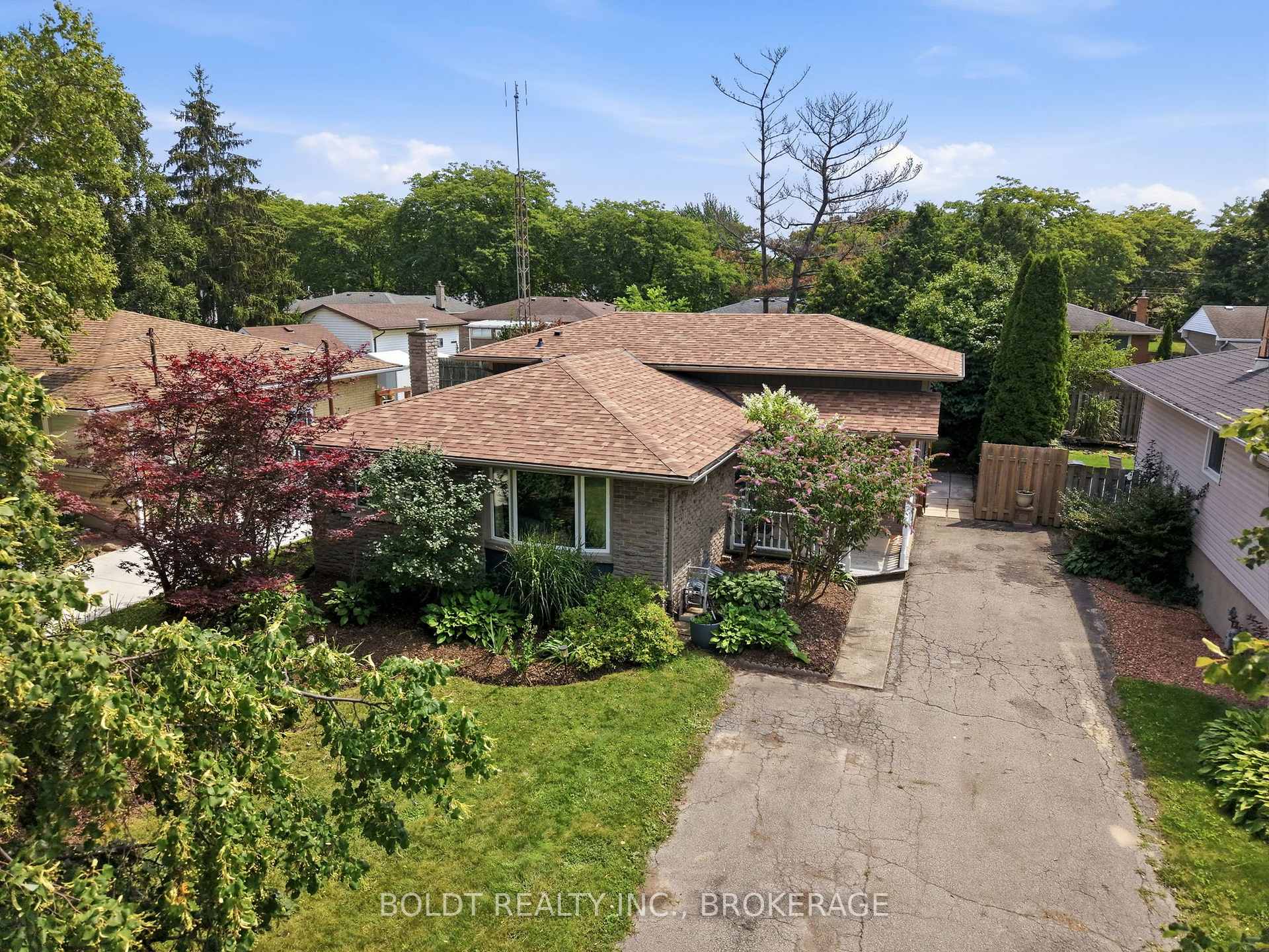 Photo 2 of 11 Abraham Drive, St. Catharines, Lakeshore — HOMEH